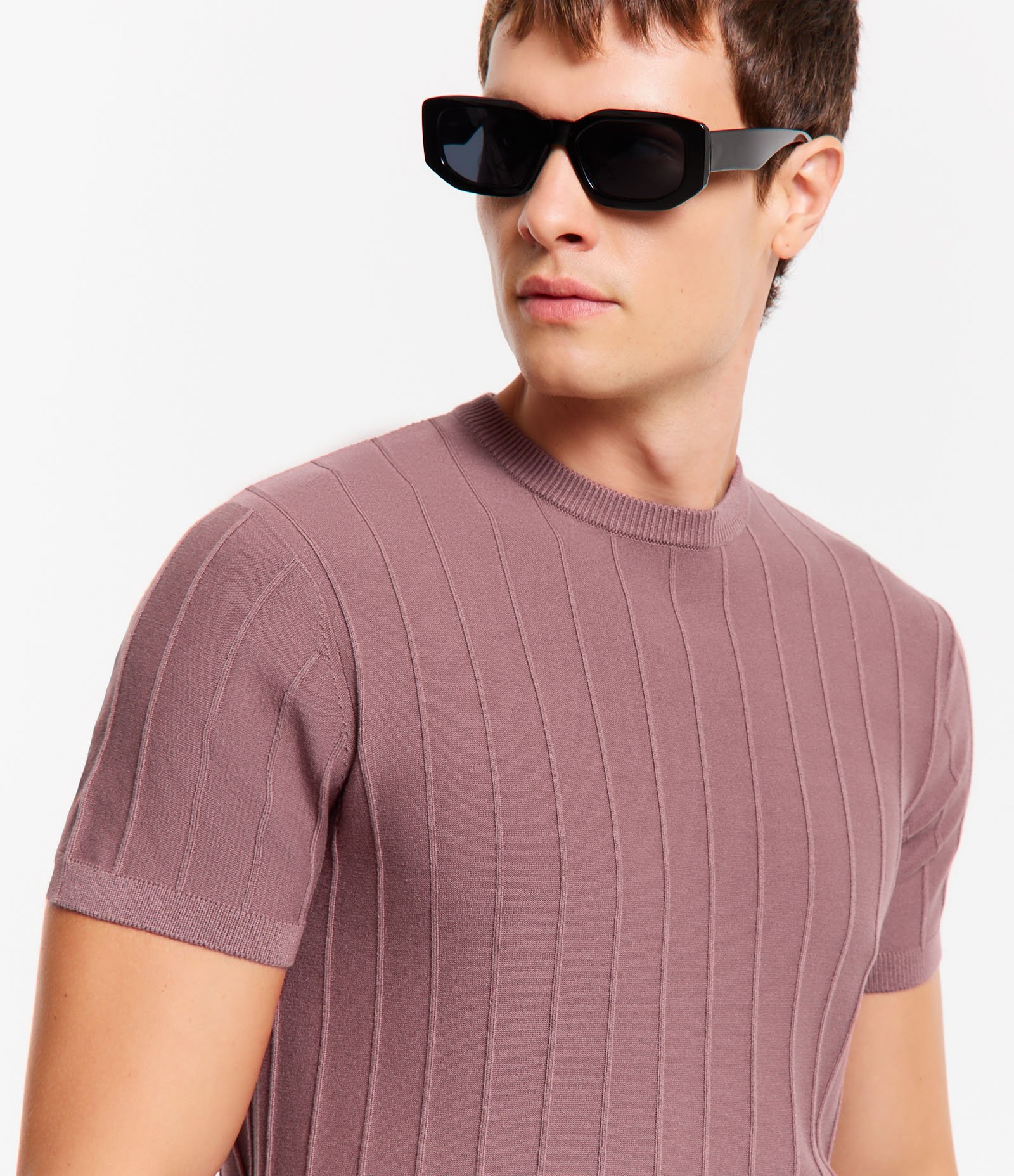 Camiseta Slim em Tricô com Relevos Verticais Vermelho 5