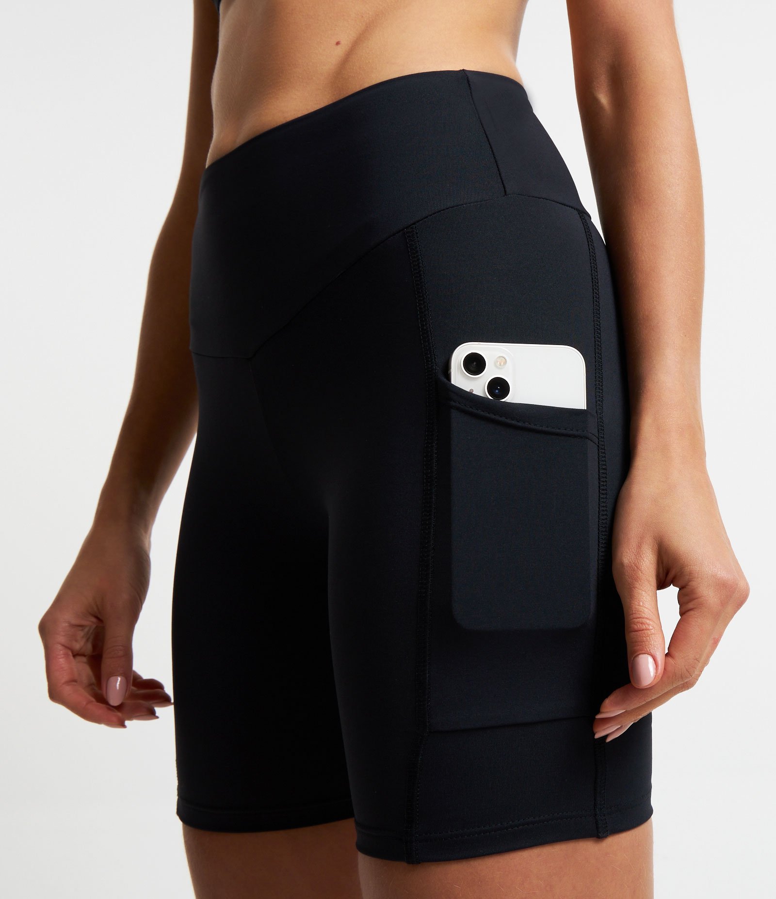 Bermuda Esportiva em Poliamida com Cós Largo 4