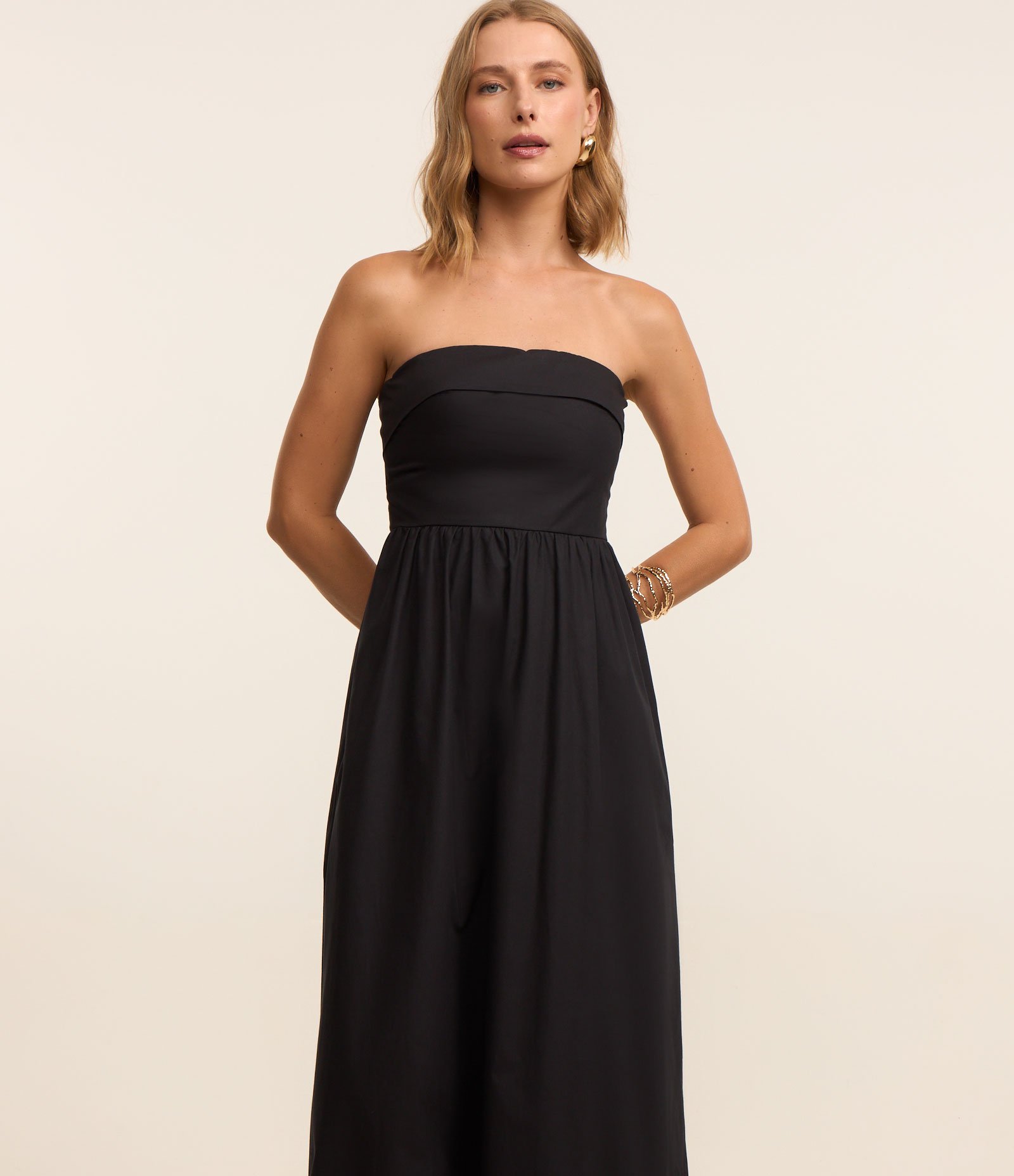 Vestido Longo Evasê Tomara Que Caia em Tricoline com Bolsos Preto 3