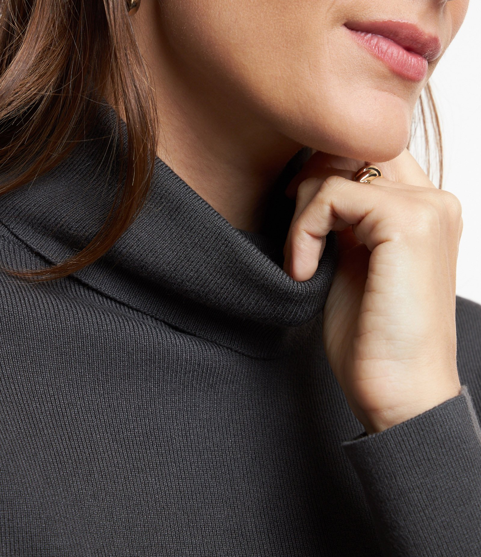 Suéter em Tricô com Gola Alta Estruturada Cinza Escuro 4