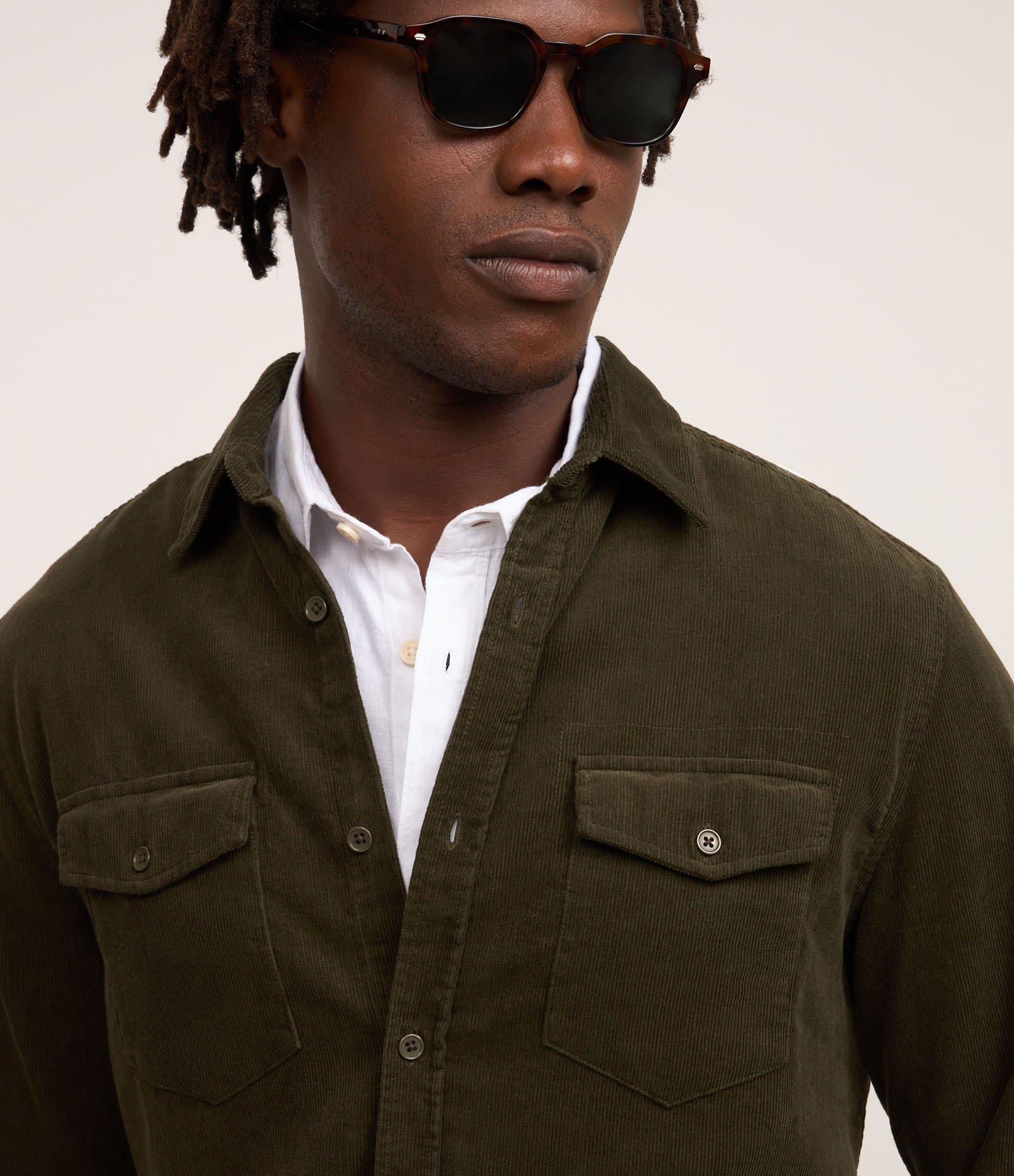 Camisa Comfort em Veludo com Bolsos Frontais Verde 3