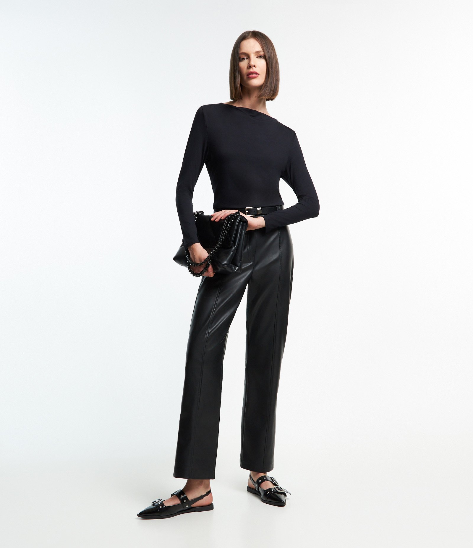 Blusa em Meia Malha com Gola Boba Preto 3