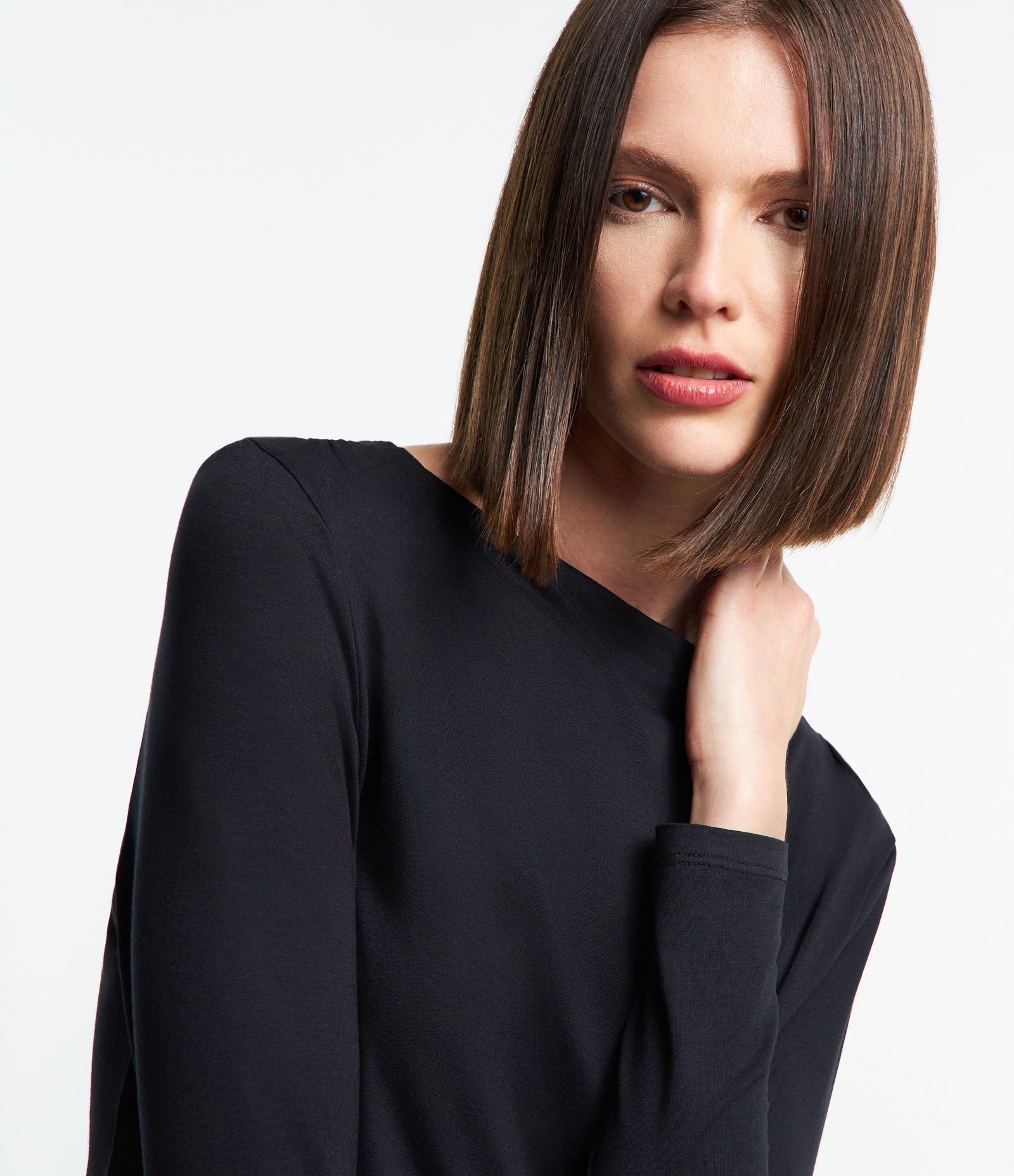 Blusa em Meia Malha com Gola Boba Preto 4