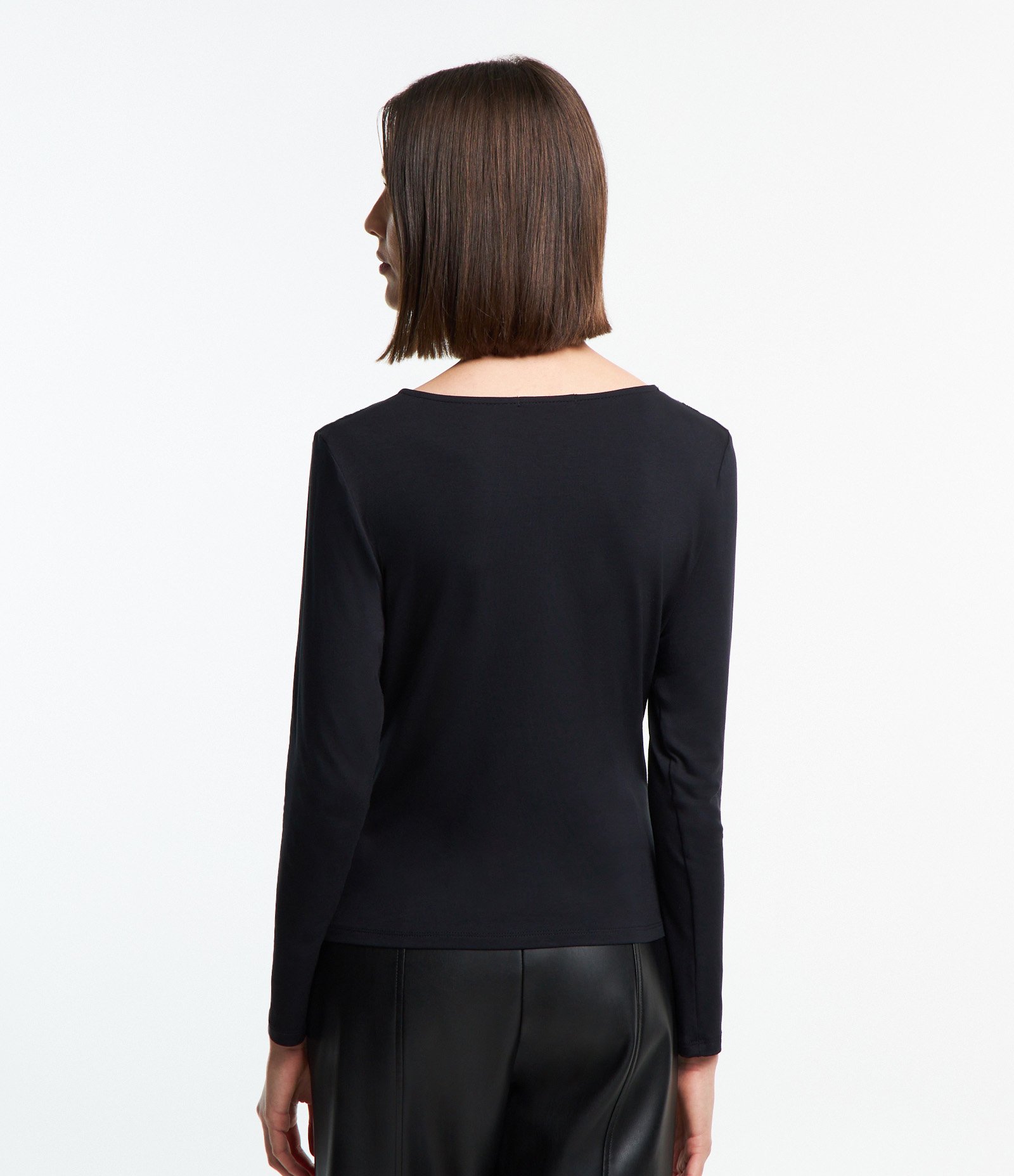 Blusa em Meia Malha com Gola Boba Preto 5