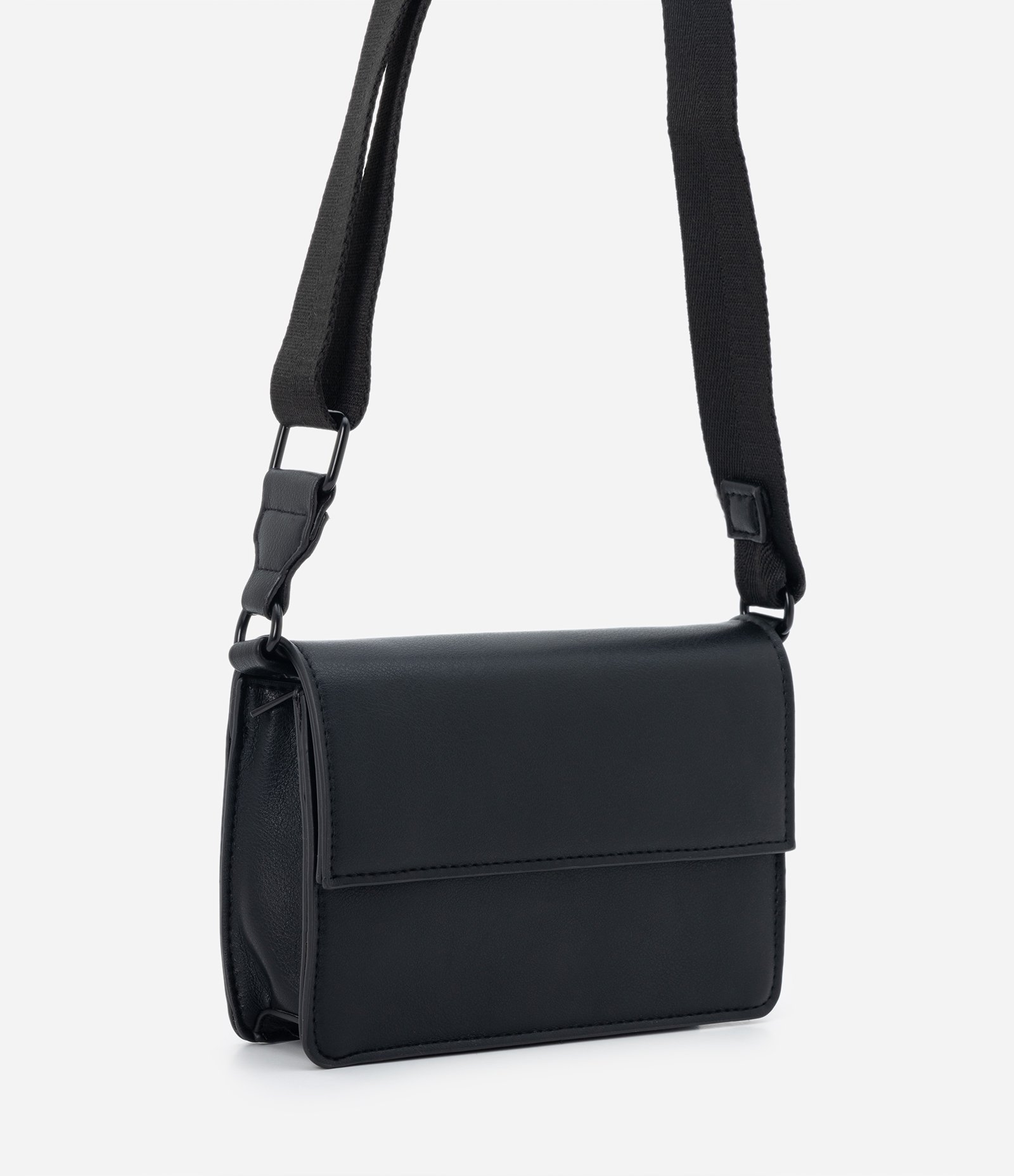 Bolsa Tranversal em PU com Fechamento em Botão Preto 1