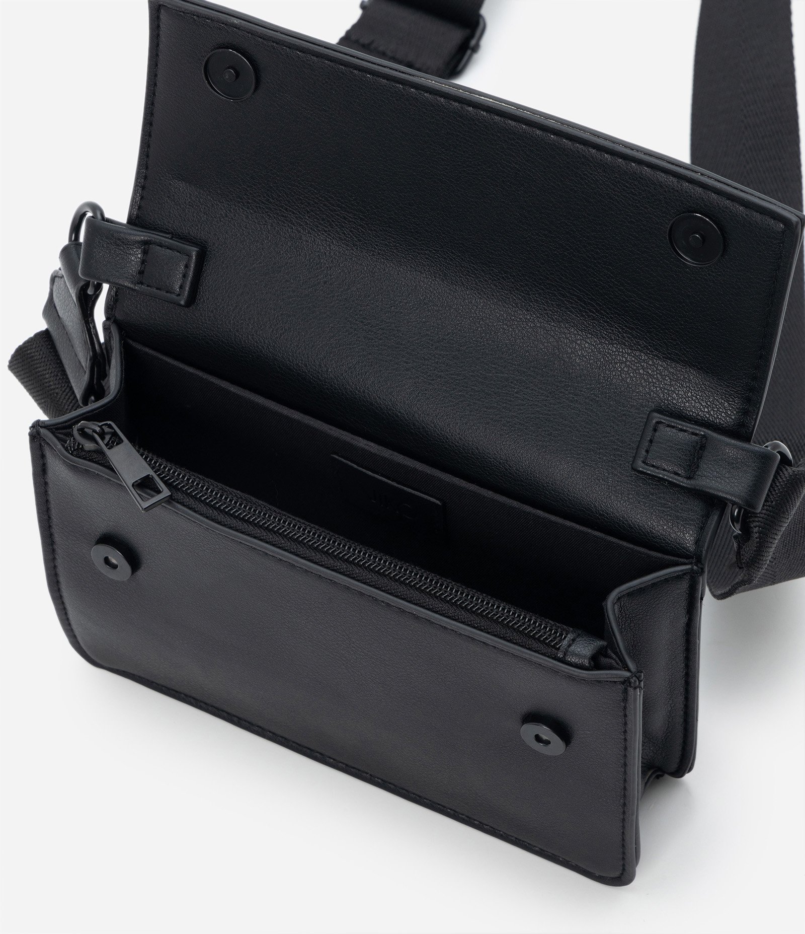 Bolsa Tranversal em PU com Fechamento em Botão Preto 4