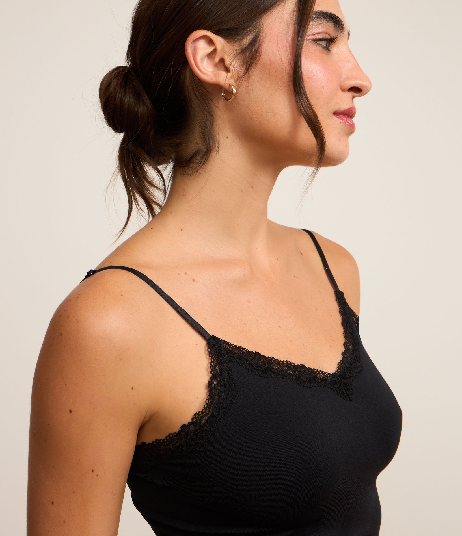 Camisete Alças Finas Sem Costura e com Renda Preto 3