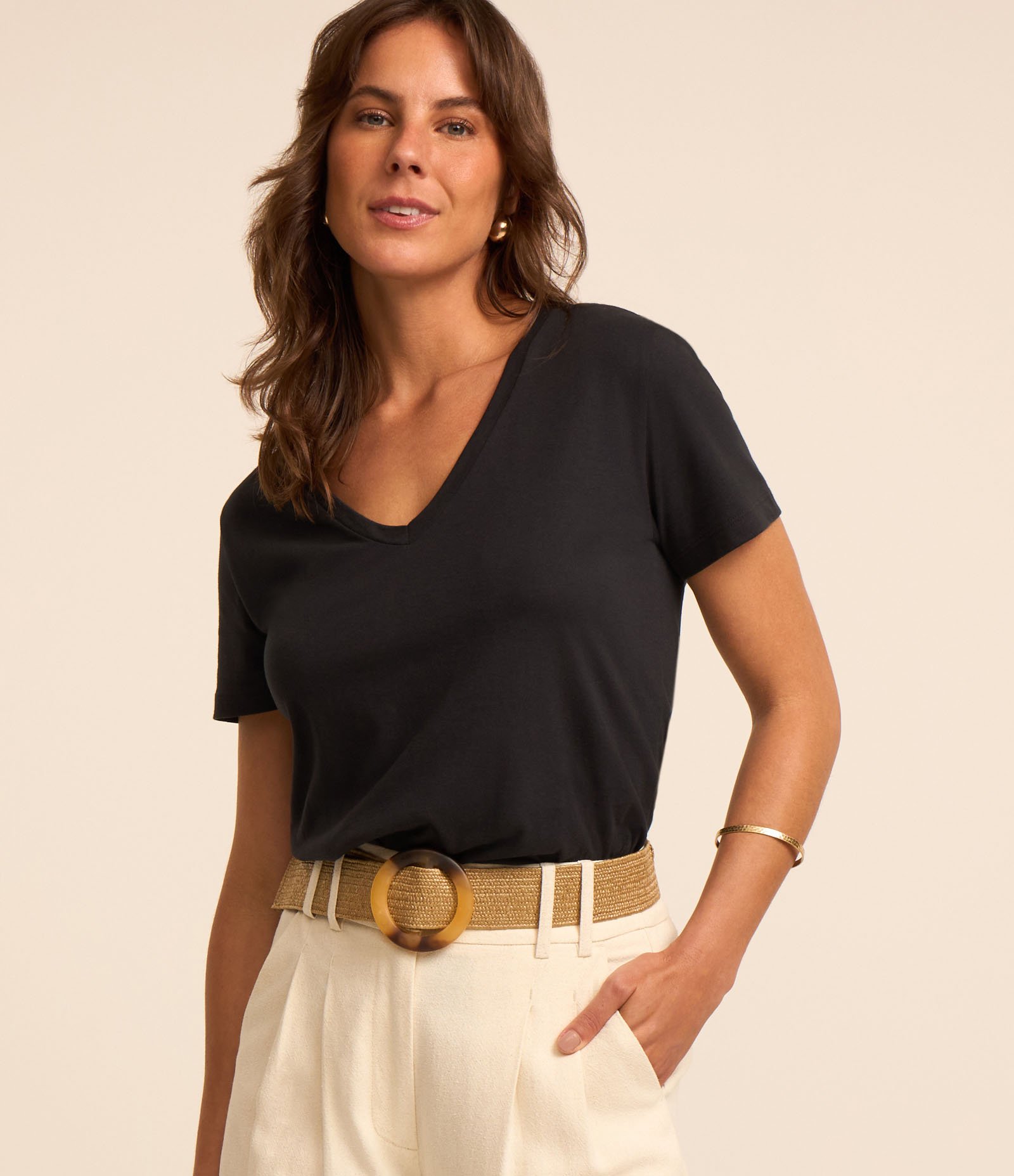 Blusa Básica em Algodão Peruano com Decote V Preto 1