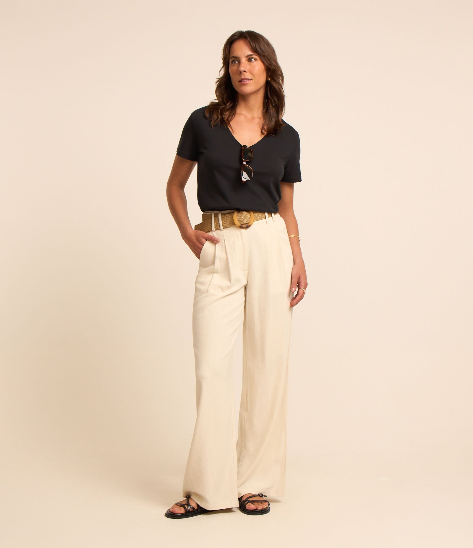 Blusa Básica em Algodão Peruano com Decote V Preto 2