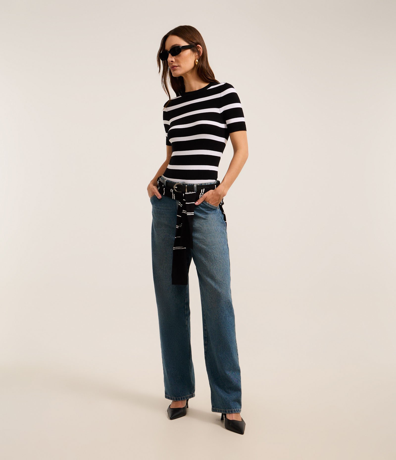 Blusa Básica Listrada em Tricô com Gola Redonda Preto/Branco 2