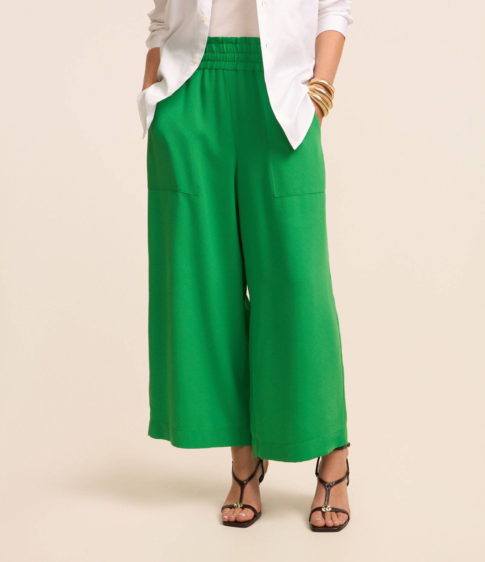 Calça Pantacourt com Elástico no Cós e Bolsos Quadrados Verde 3