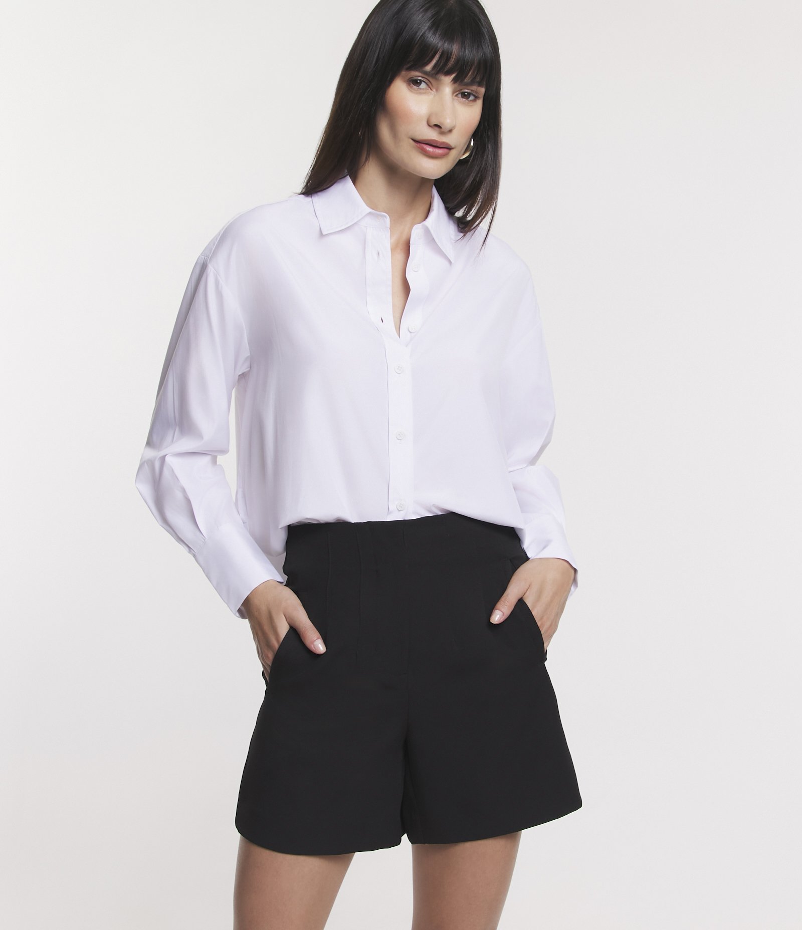 Short Alfaiatado Cintura Alta com Pences e Bolsos Preto 4