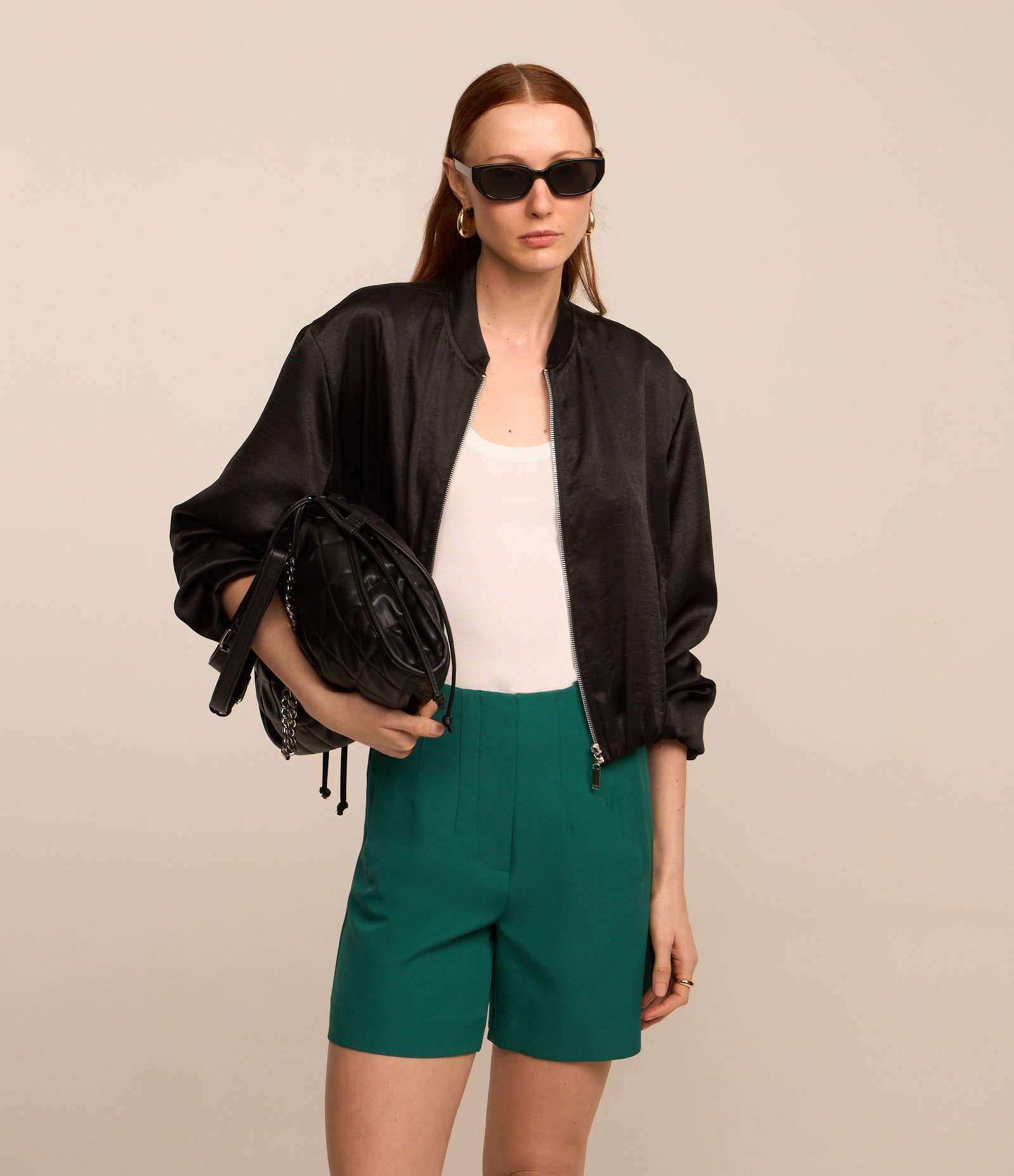 Short Alfaiatado Cintura Alta com Pences e Bolsos Verde Floresta 1