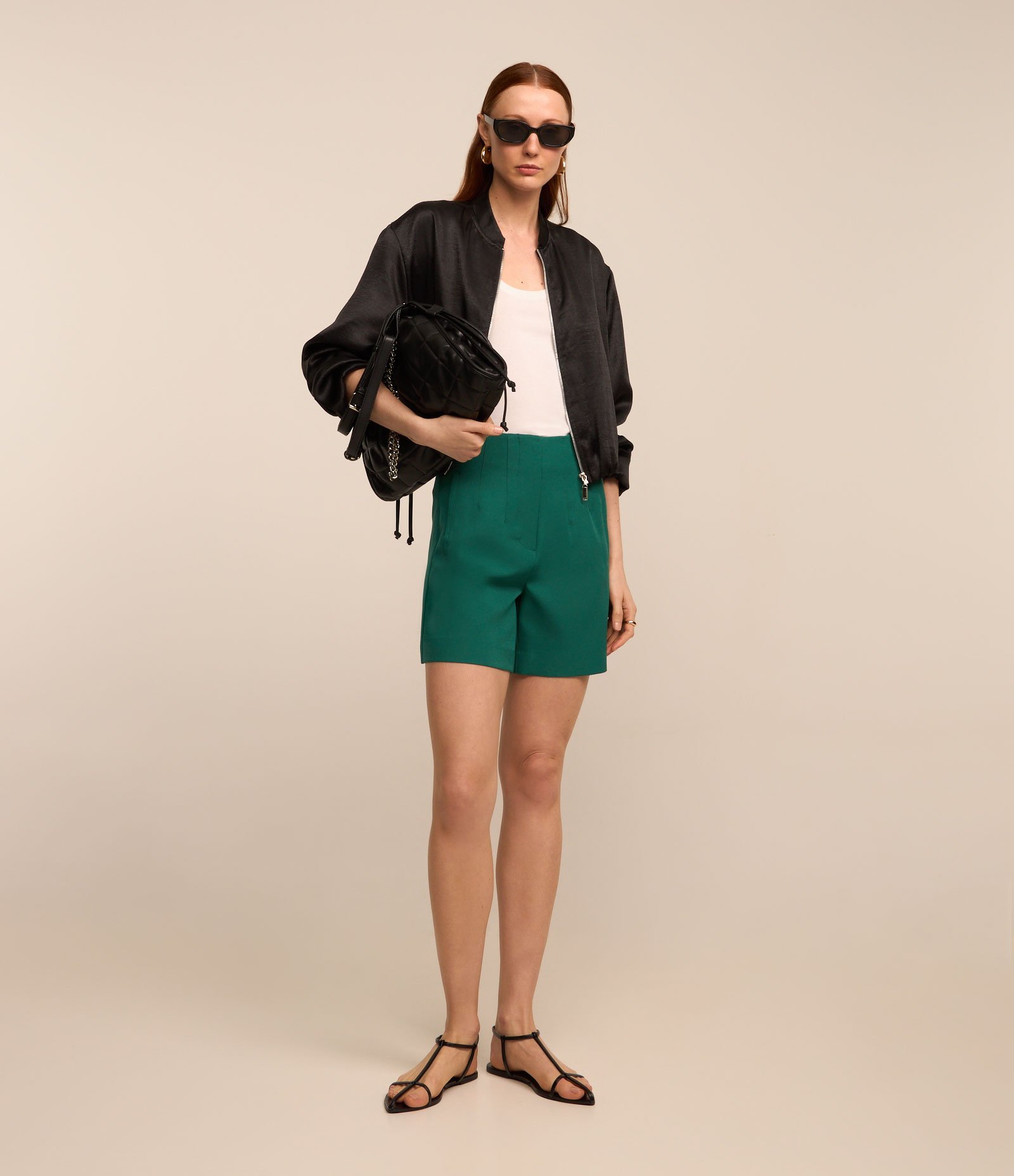 Short Alfaiatado Cintura Alta com Pences e Bolsos Verde Floresta 3