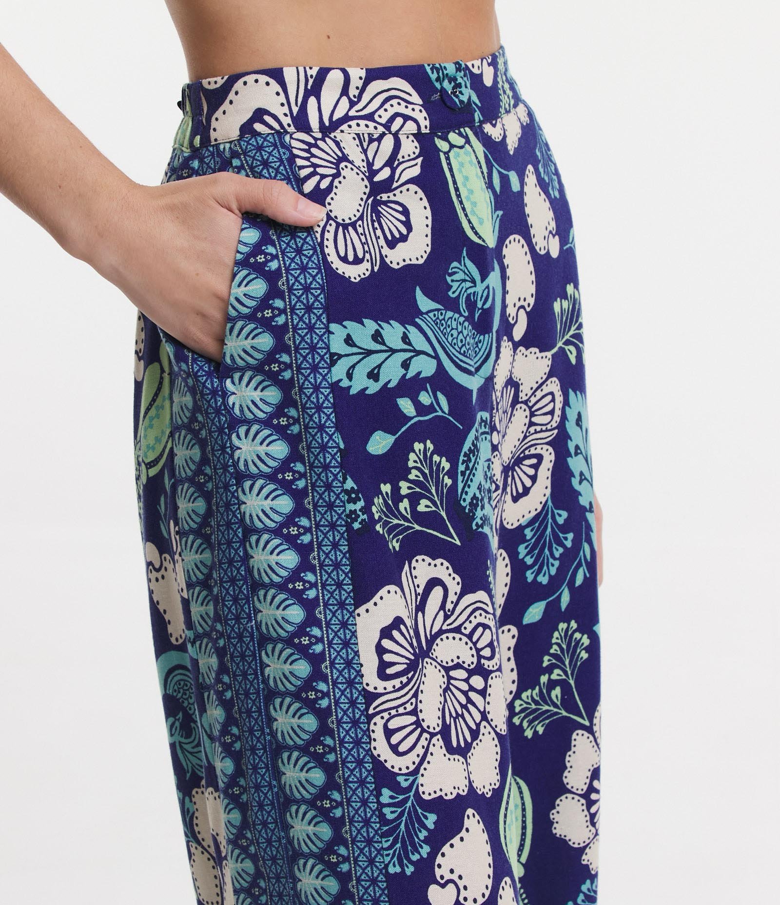 Calça Pantalona em Linho com Estampa Floral Azul 4