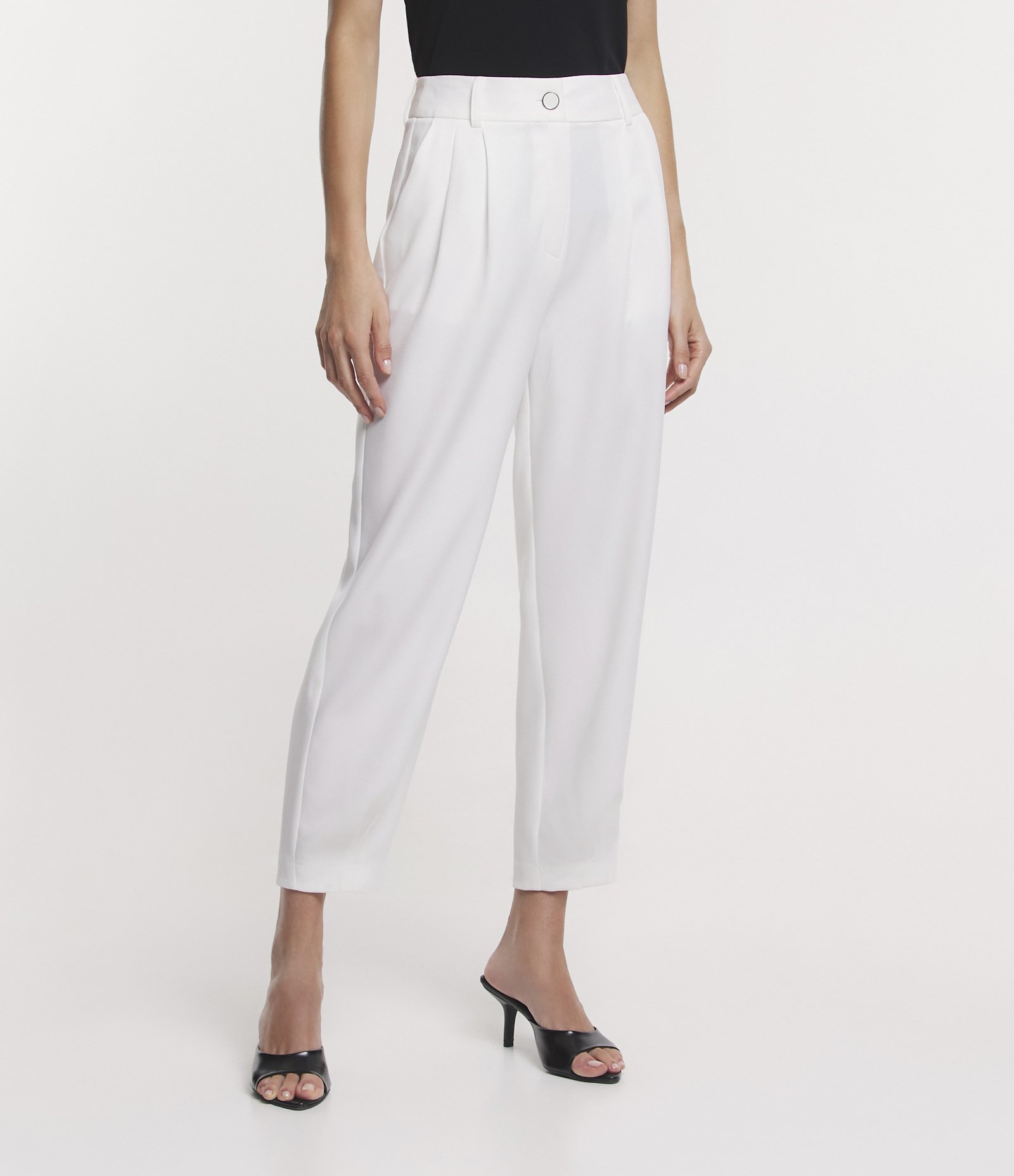 Calça Cenoura Alfaiatada com Cintura Alta e Bolsos Off White 2