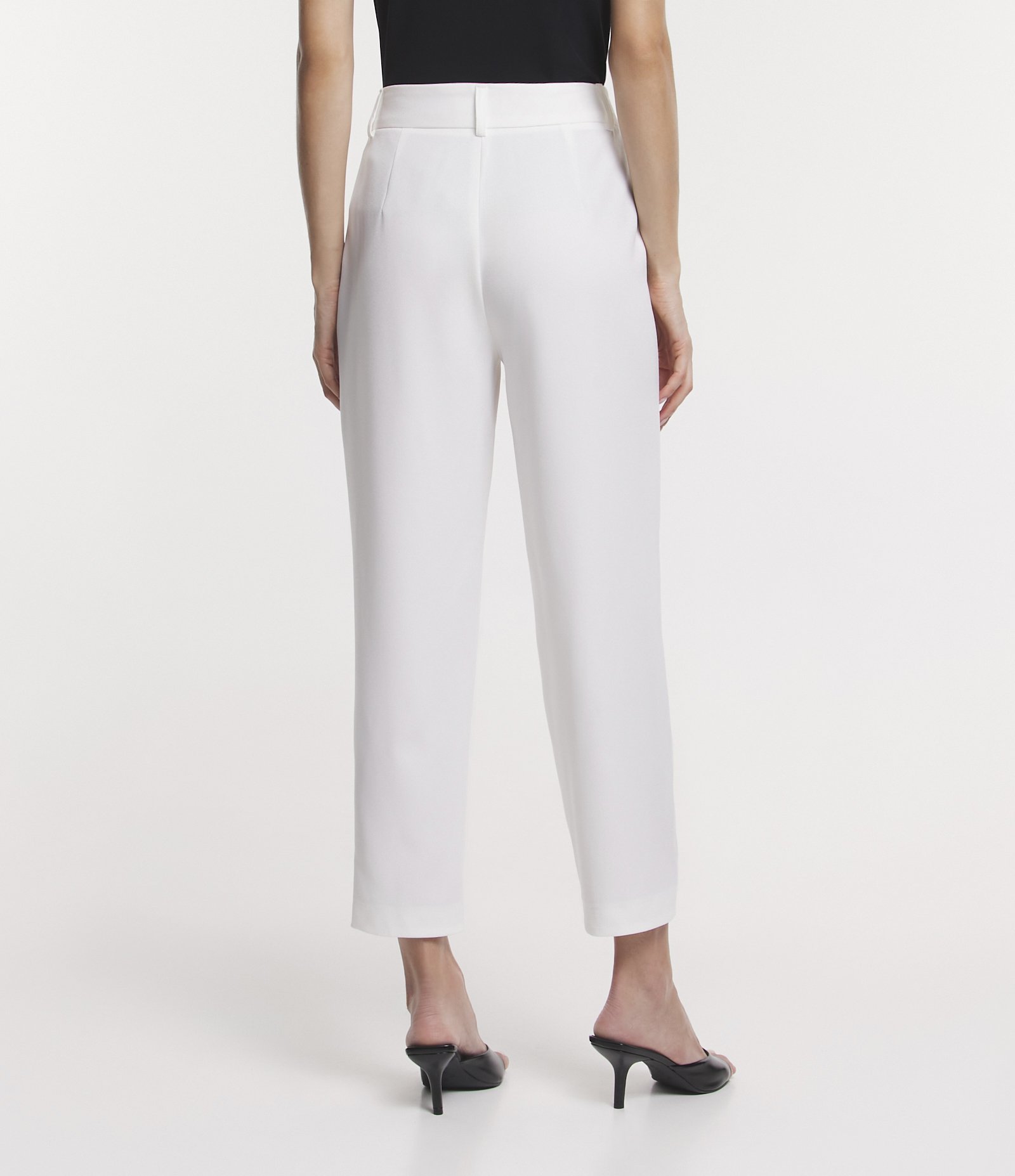 Calça Cenoura Alfaiatada com Cintura Alta e Bolsos Off White 3