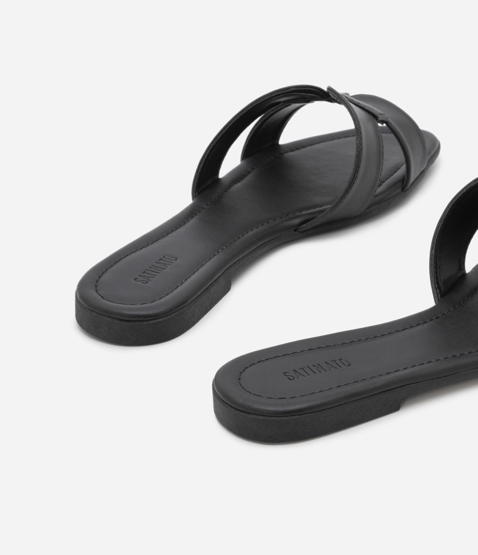 Sandália Rasteira com Cabedal H Preto 4