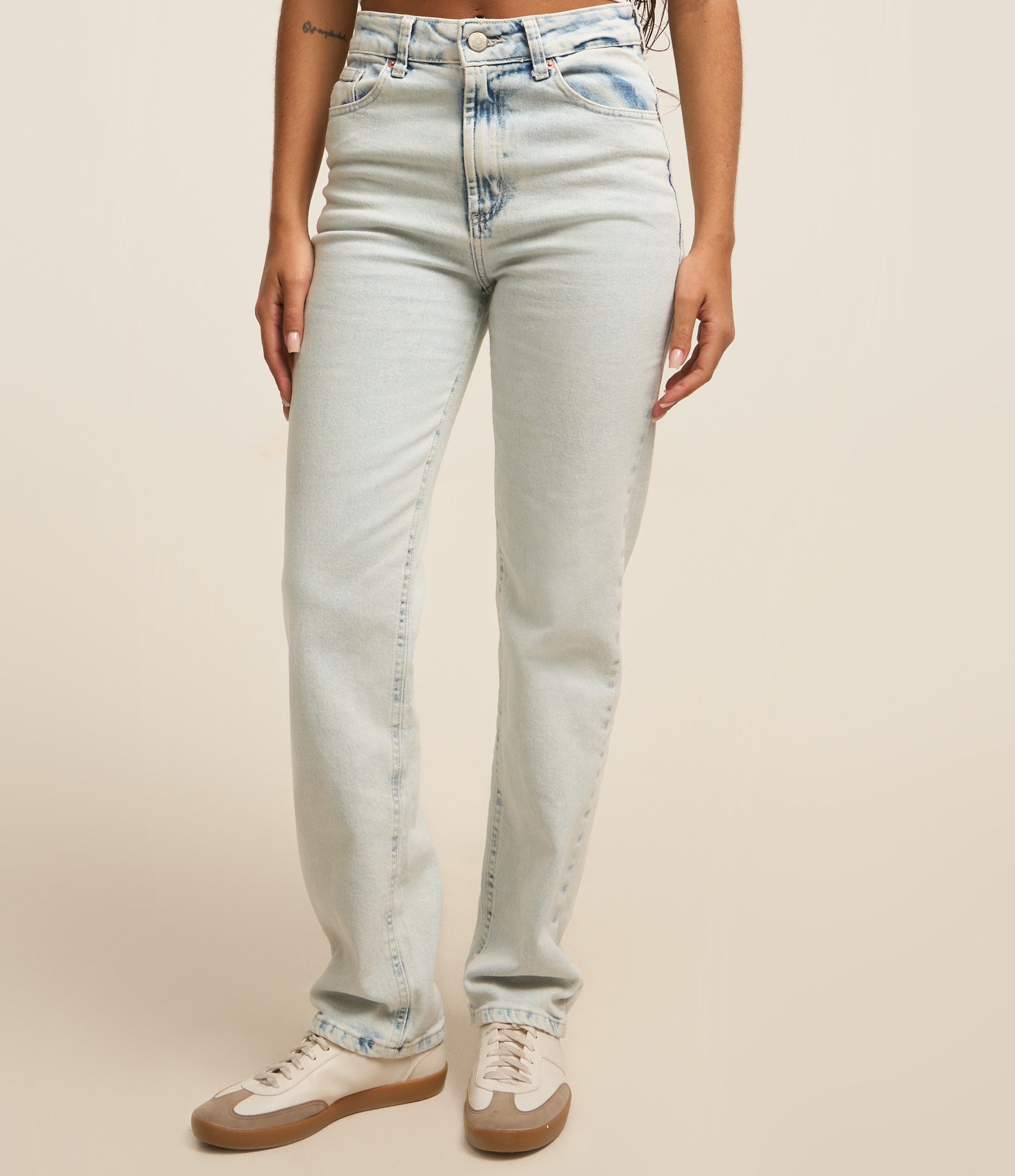 Calça Reta em Jeans Marmorizado Azul 3