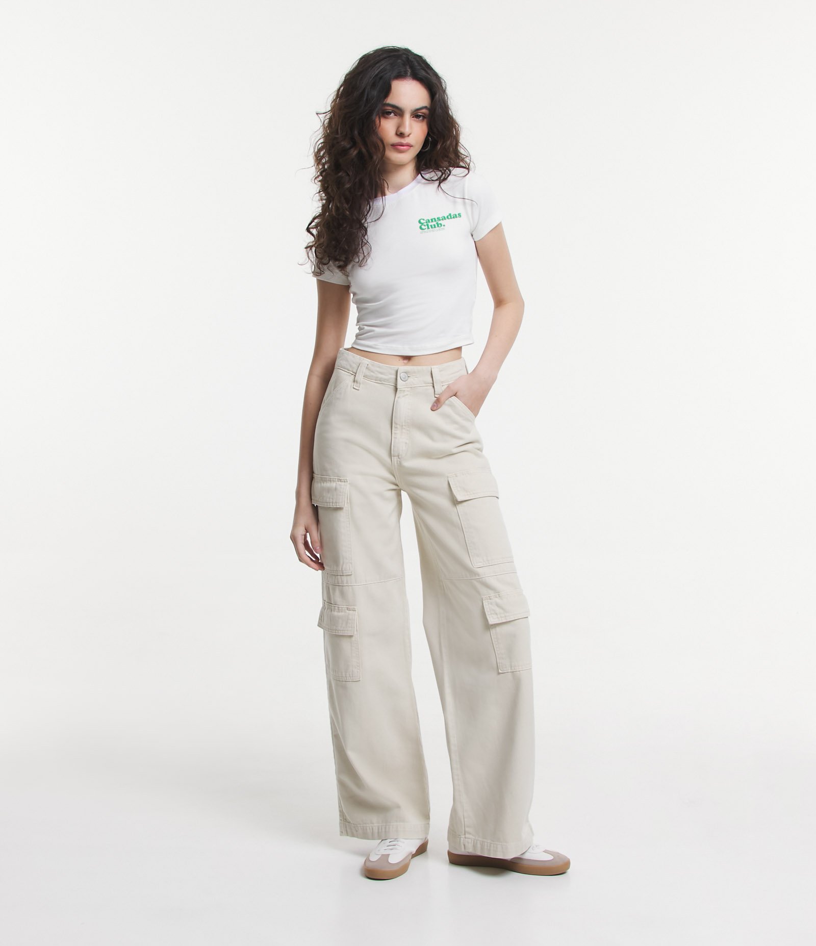 Cal A Wide Leg Em Sarja Cintura Alta E Bolsos Cargo Off White