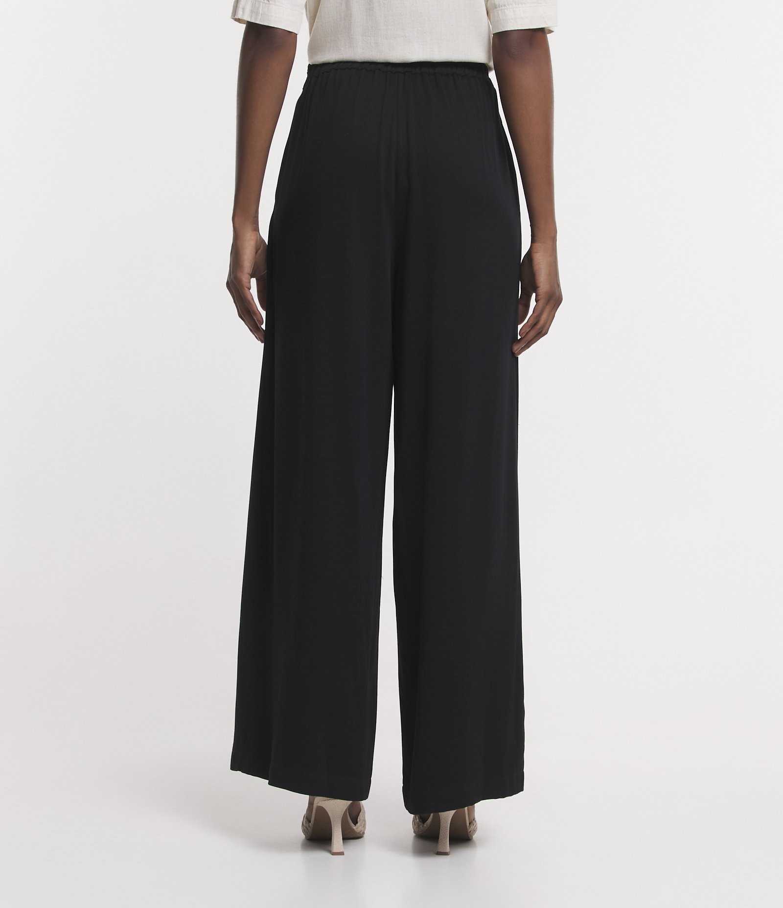 Calça Pantalona em Viscose com Cós Elástico nas Costas Preto 3