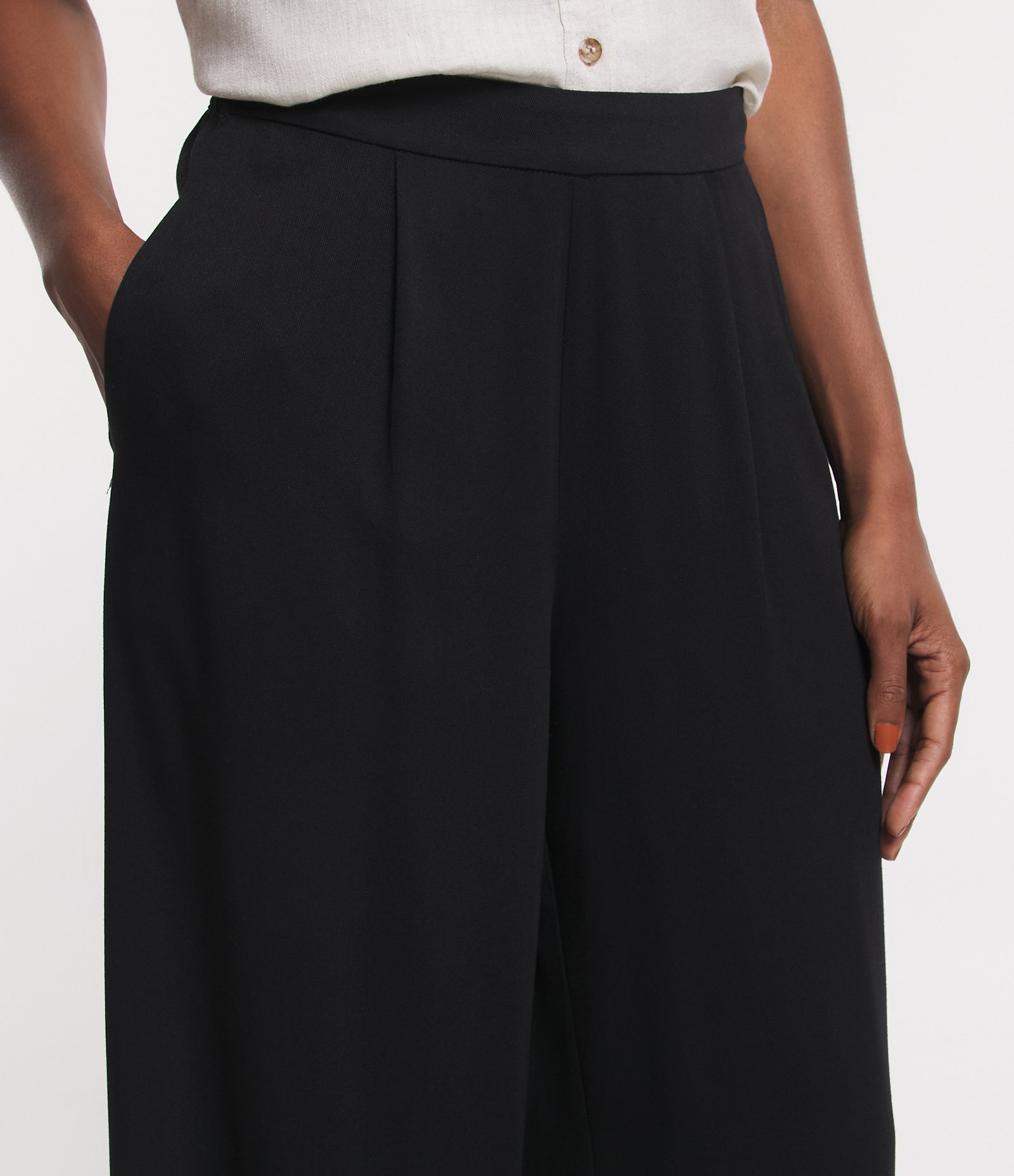 Calça Pantalona em Viscose com Cós Elástico nas Costas Preto 5