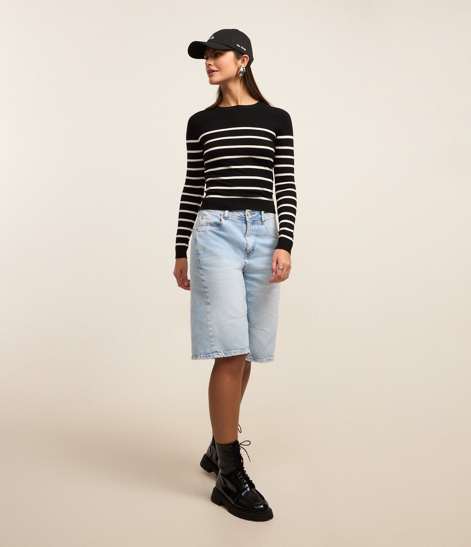 Blusa Manga Longa em Viscose Listrada Preto 2