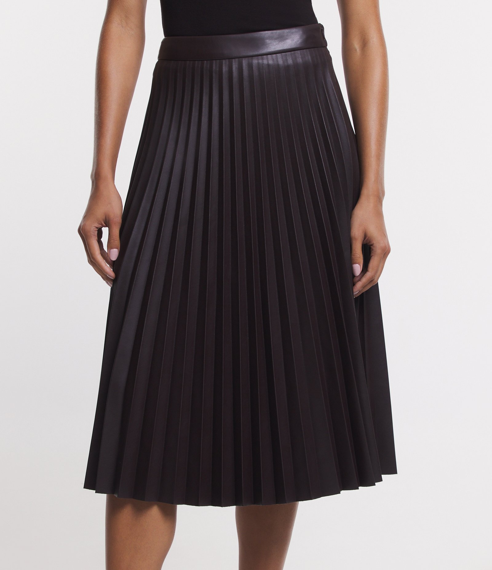 Saia Midi em Material Sintético com Textura Plissada Preto 2