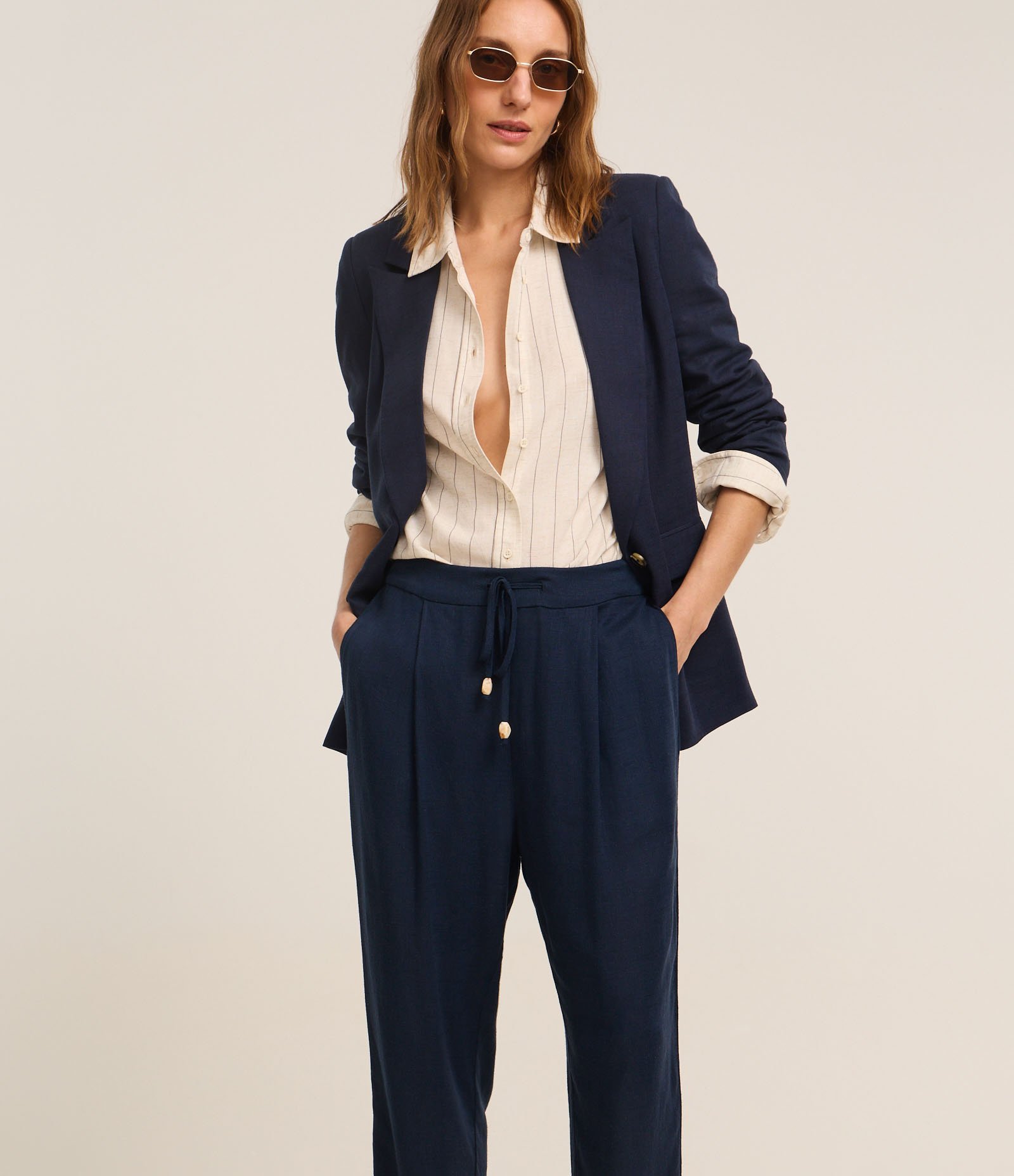 Calça Fluída em Viscolinho com Cós Elástico e Amarração Azul Marinho 2