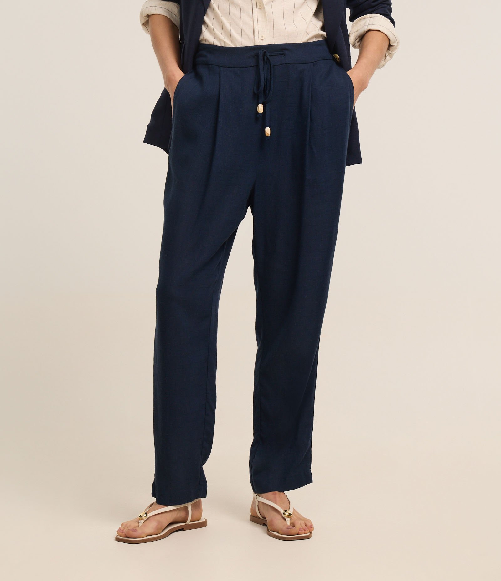 Calça Fluída em Viscolinho com Cós Elástico e Amarração Azul Marinho 3