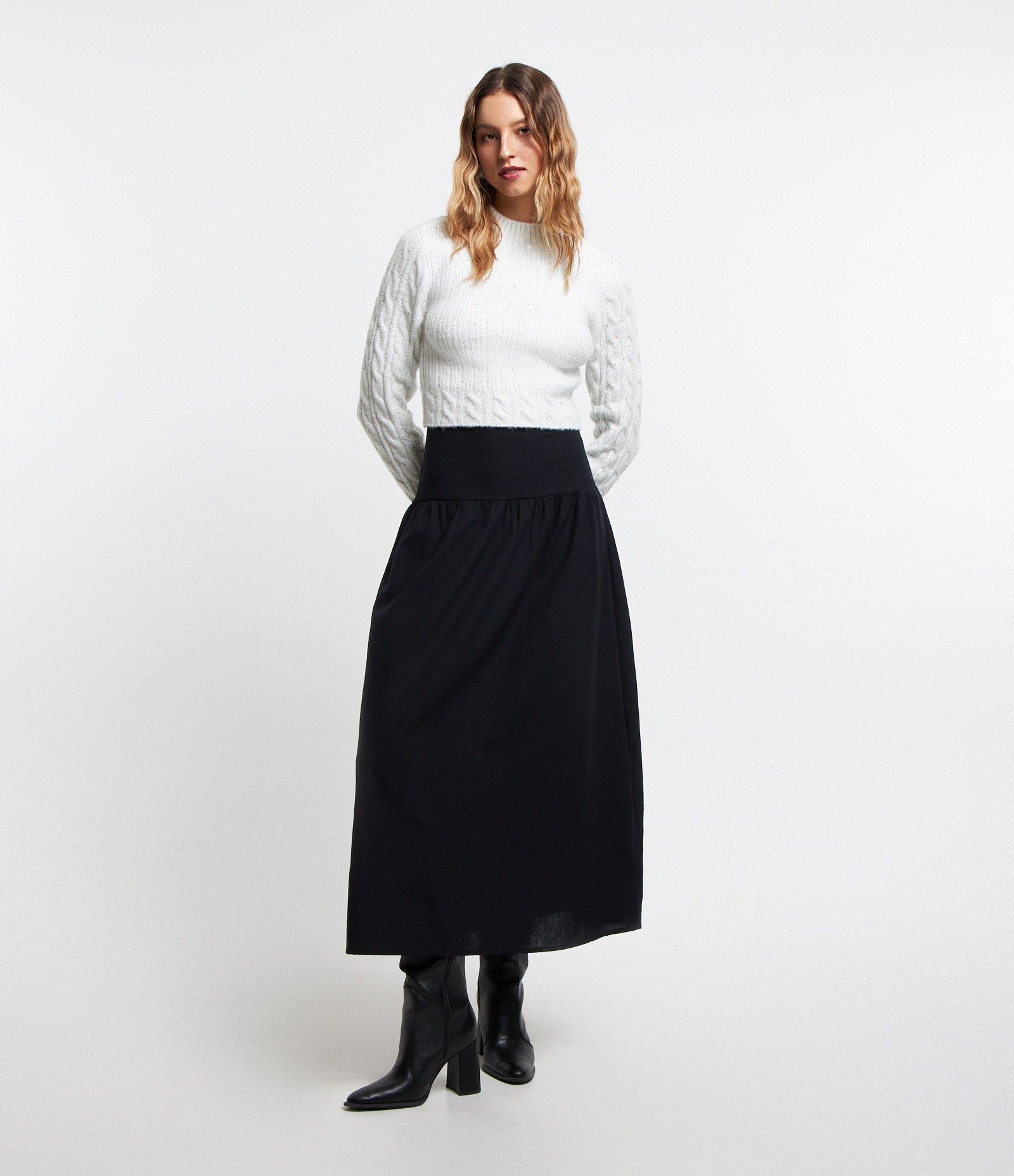 Suéter Cropped em Tricô com Golinha e Paetê Branco 2