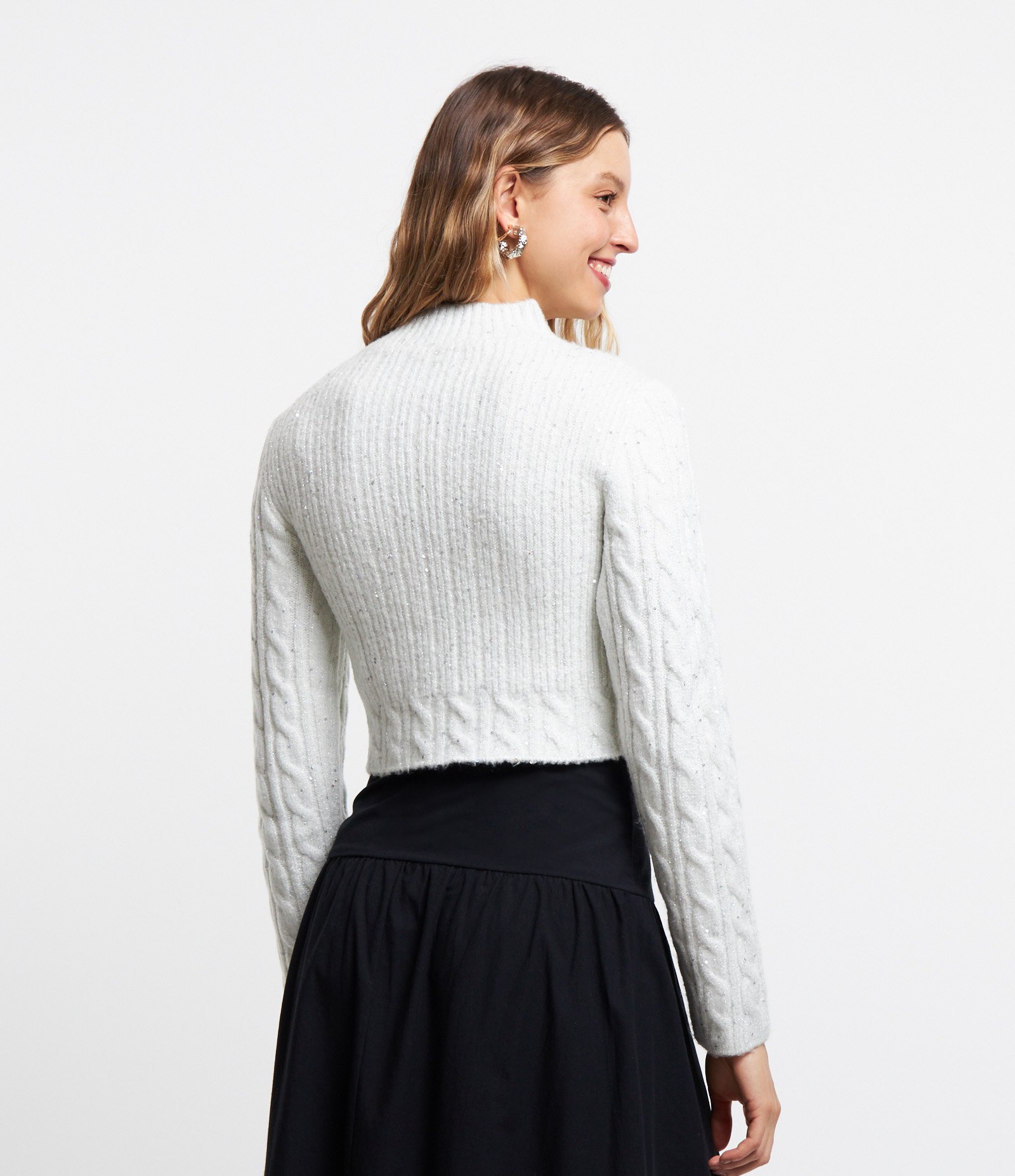 Suéter Cropped em Tricô com Golinha e Paetê Branco 3