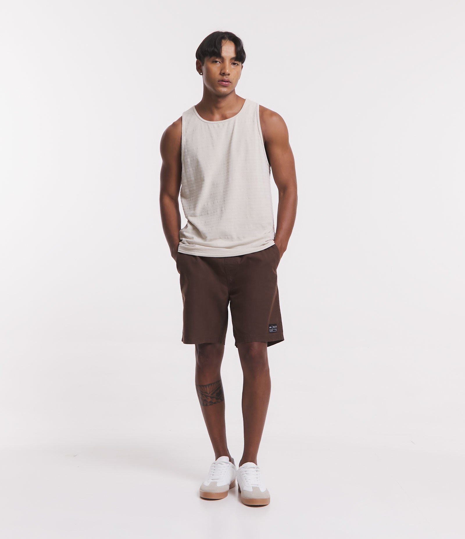 Regata Regular em Algodão com Textura Listrada e Etiqueta na Barra Bege 2