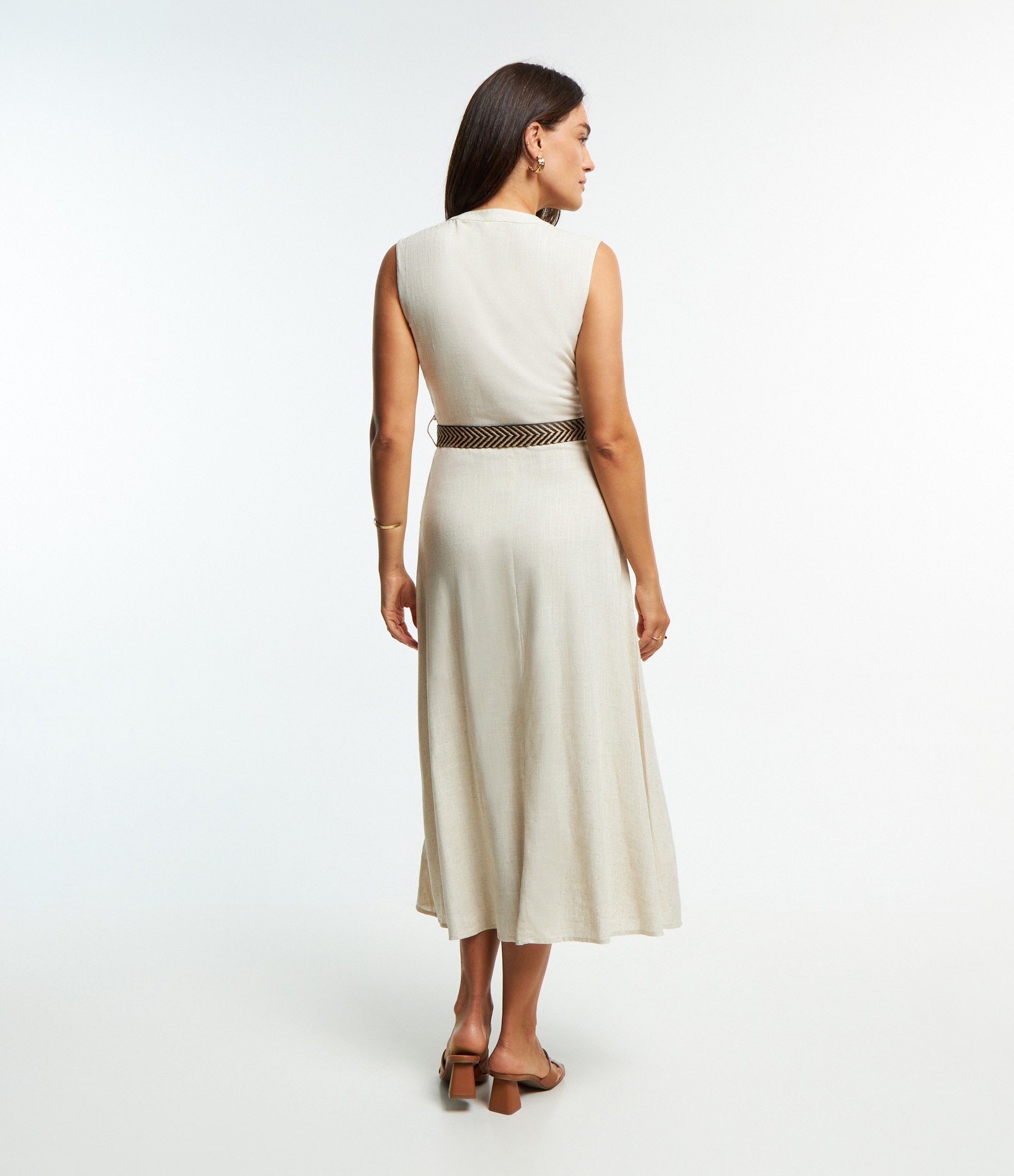 Vestido Midi em Viscolinho com Babado no Decote e Cinto Fivela Crú 4