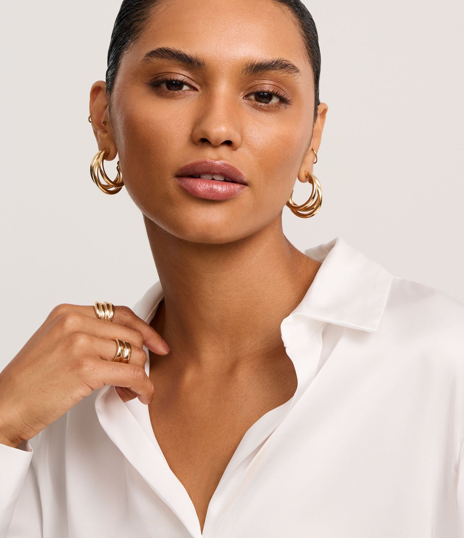 Camisa em Cetim com Recortes e Caimento Leve Branco Neve 3