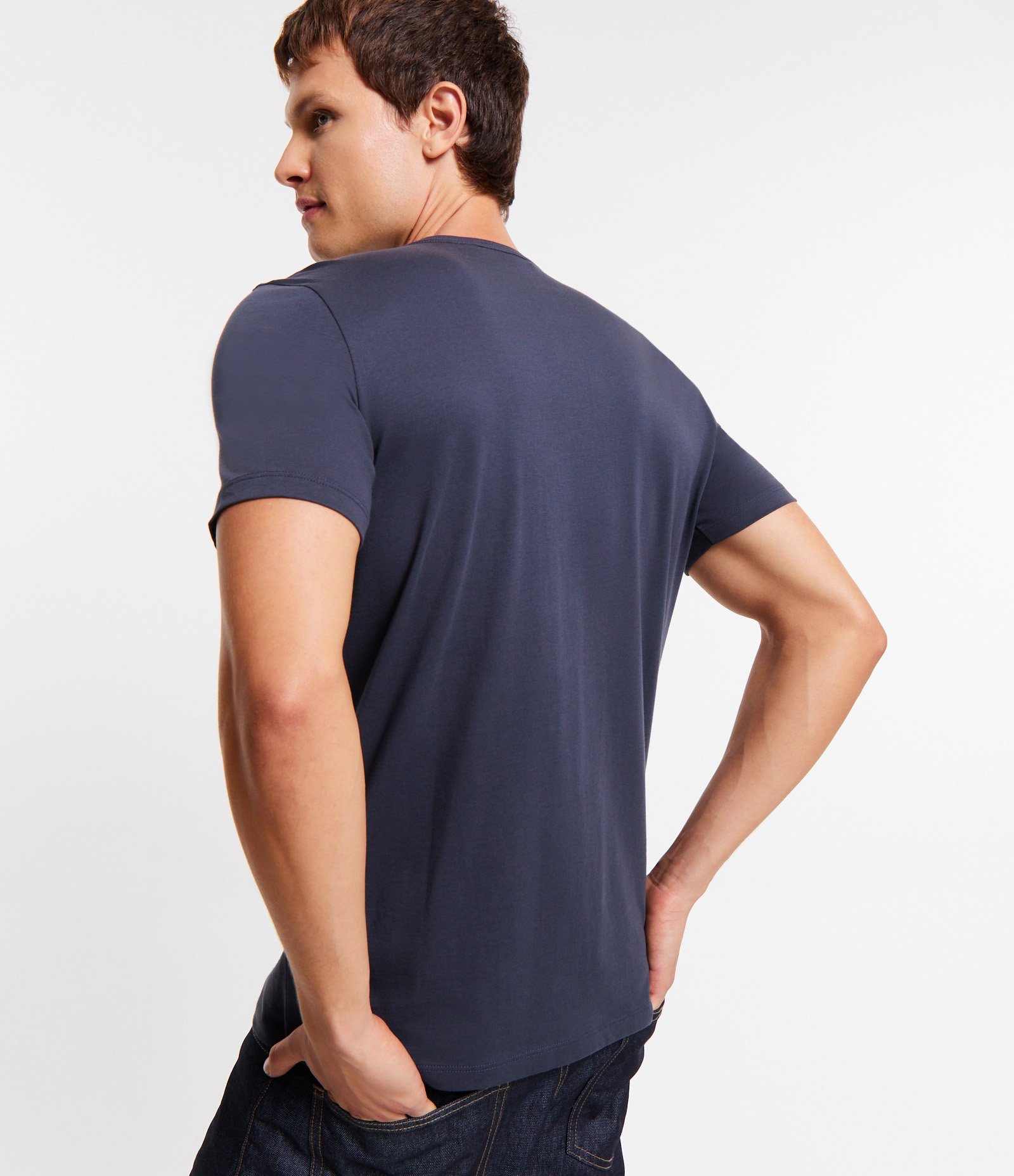 Camiseta Slim Básica em Algodão Peruano com Gola Redonda 4