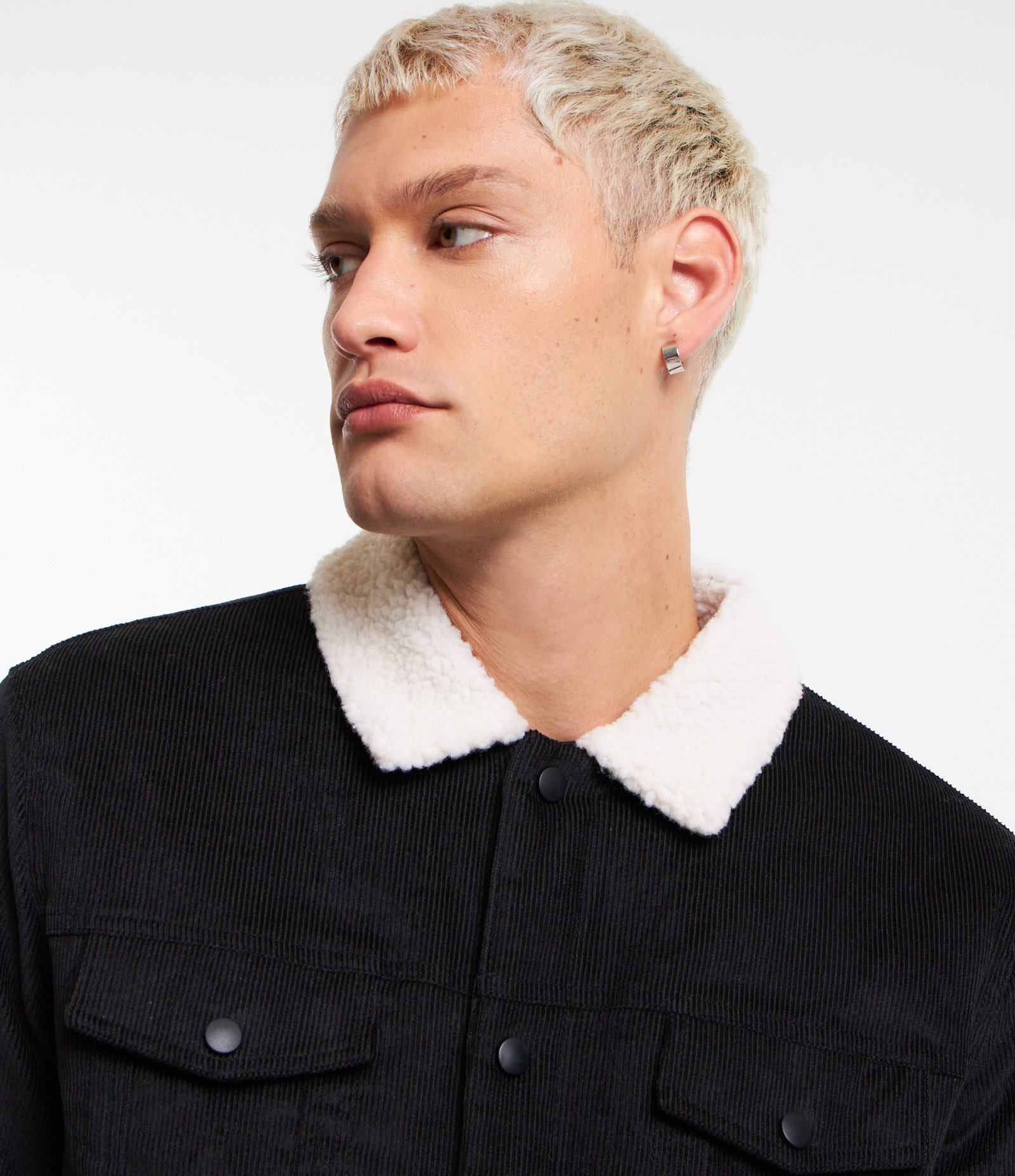 Jaqueta Trucker em Veludo Cotelê com Sherpa no Colarinho Preto 4