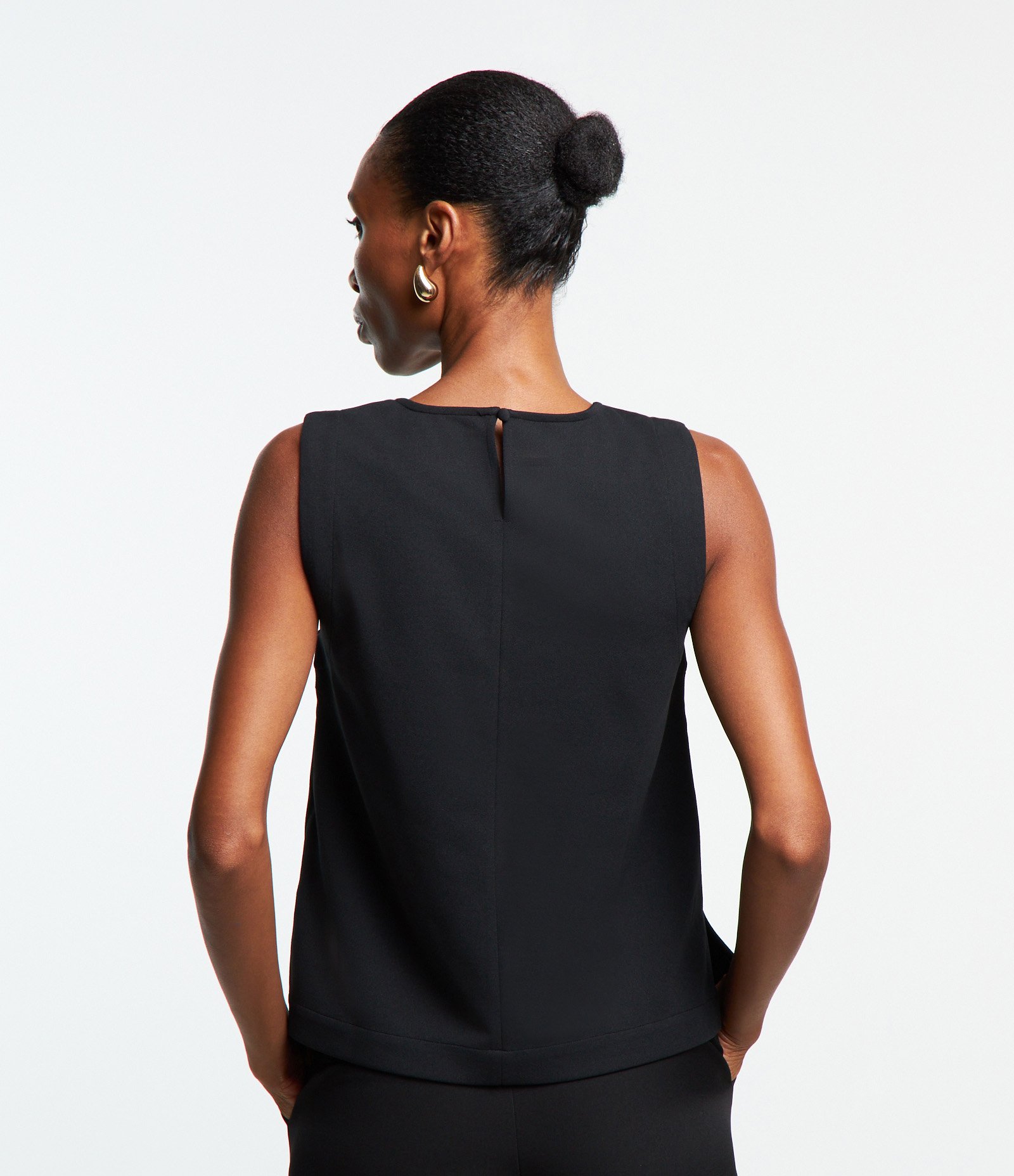 Blusa sem Manga em Crepe com Botões nos Ombros Preto 4