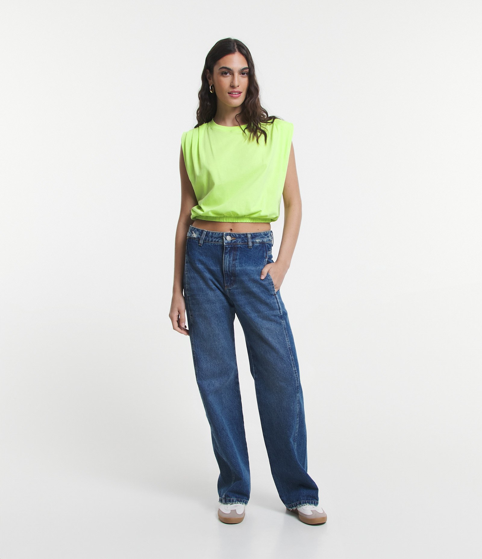 Blusa Cropped sem Mangas com Elástico na Barra e Pregas no Ombros Verde 2
