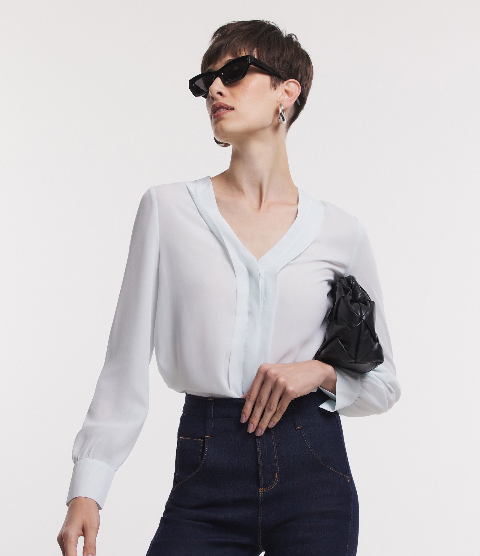 Camisa em Chiffon com Manga Bufante e Punho Largo Azul Claro 1