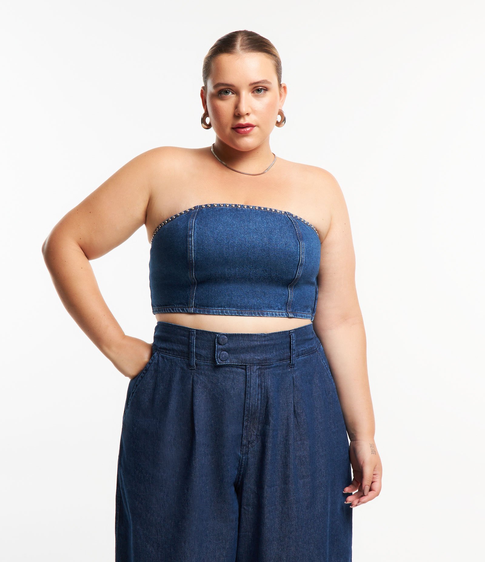 Top em Jeans com Aplicação de Tachas Curve & Plus Size Azul 1