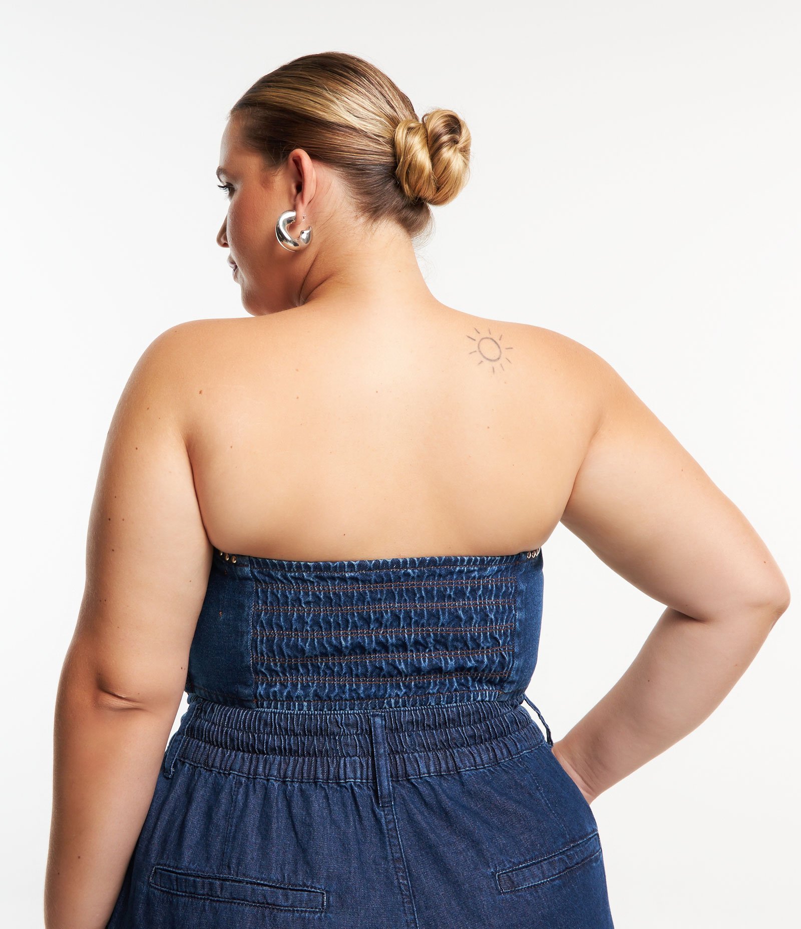 Top em Jeans com Aplicação de Tachas Curve & Plus Size Azul 3