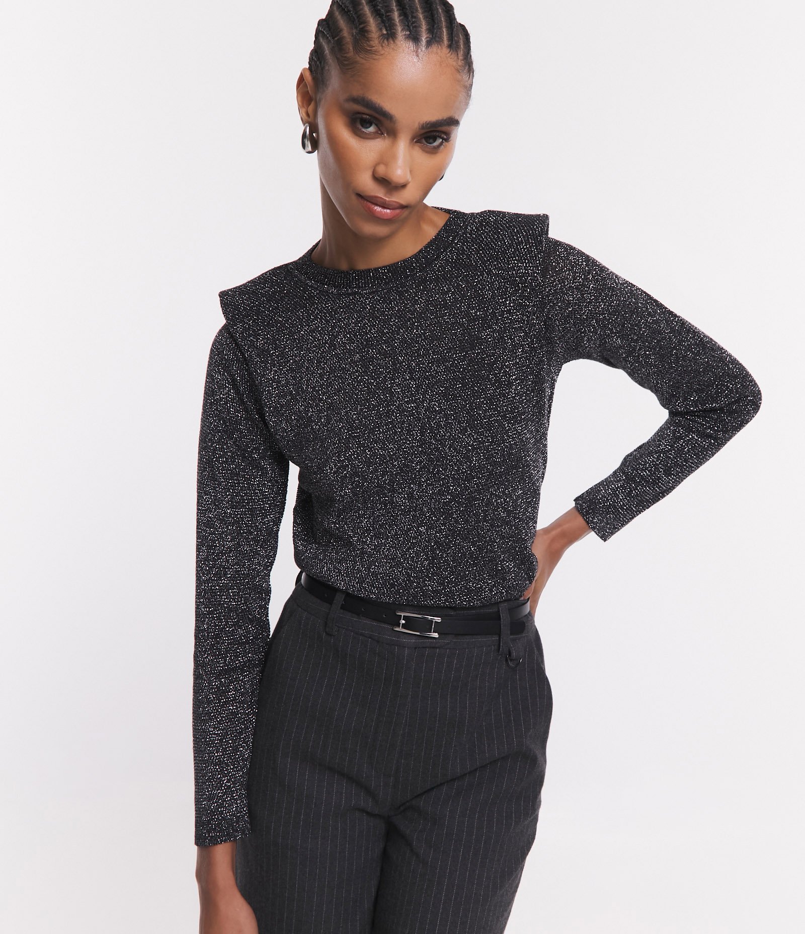 Blusa em Viscose com Ombreiras e Superfície com Brilho Preto 4