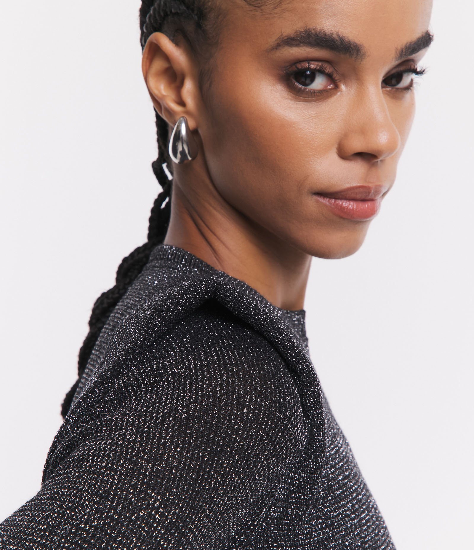 Blusa em Viscose com Ombreiras e Superfície com Brilho Preto 6