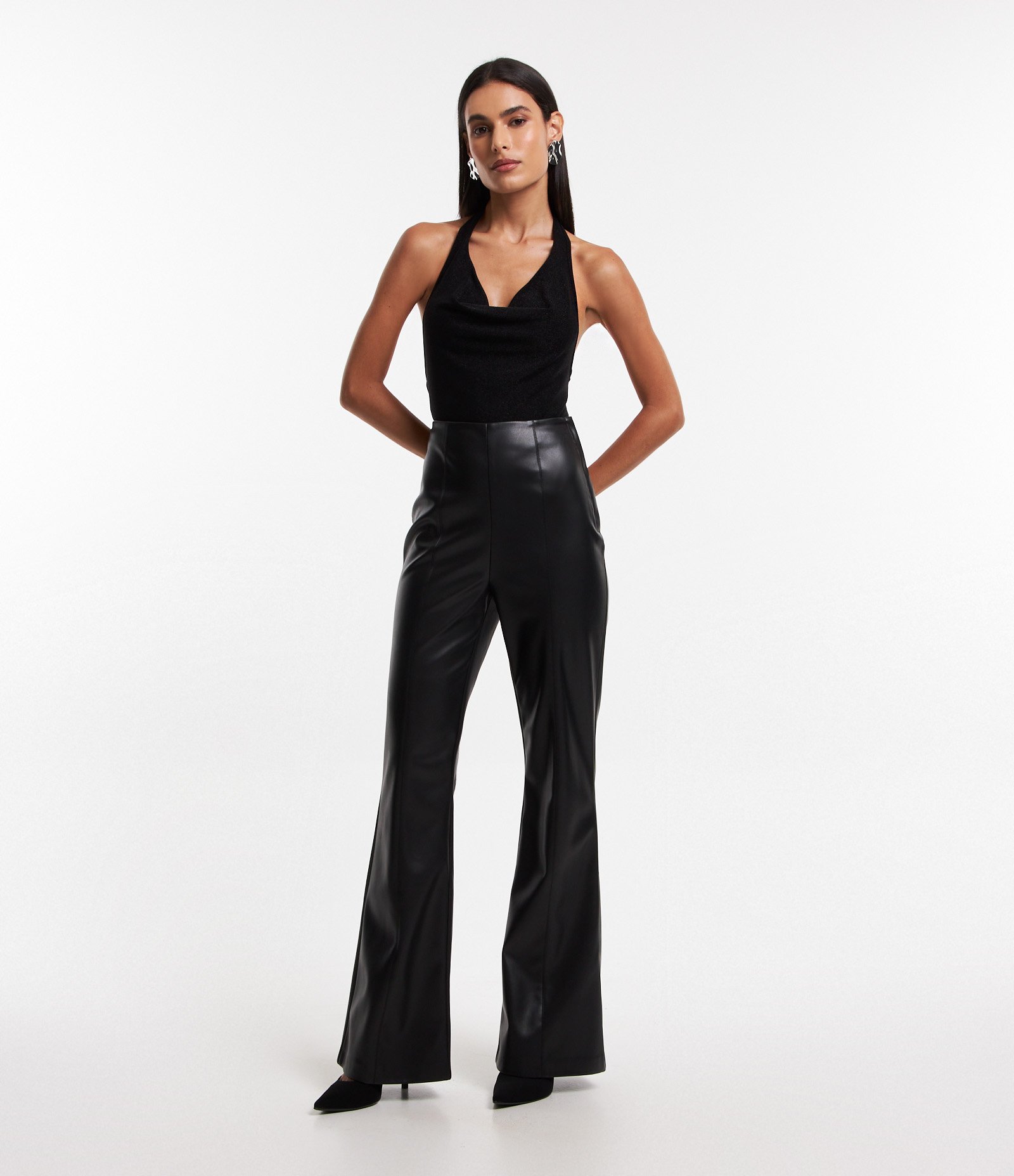 Calça Flare em Pu com Frisos e Zíper Tratorado Preto 1