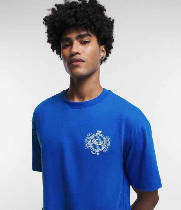 Camiseta Em Meia Malha Malh O Estampa Bras O No Peito Azul