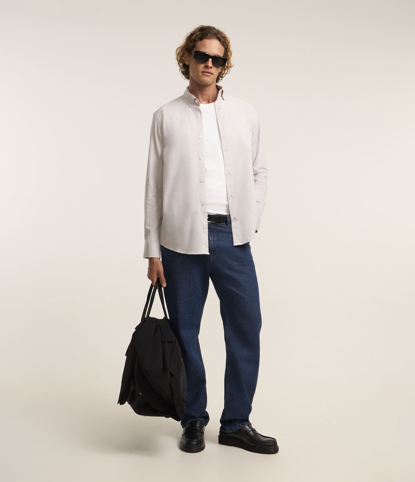 Camisa Regular Básica em Oxford Bege Claro 2