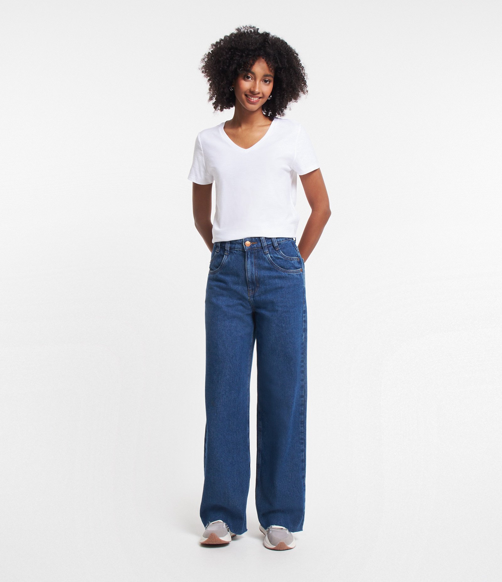 Blusa T-shirt em Algodão Flame com Gola V Branco 2