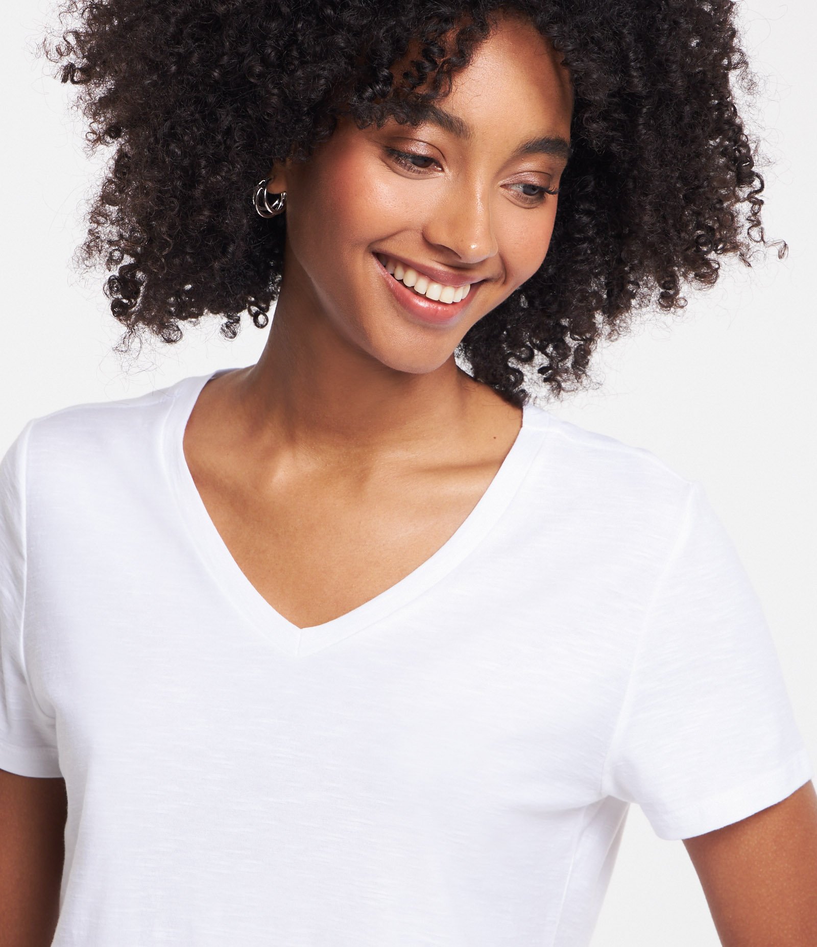 Blusa T-shirt em Algodão Flame com Gola V Branco 4