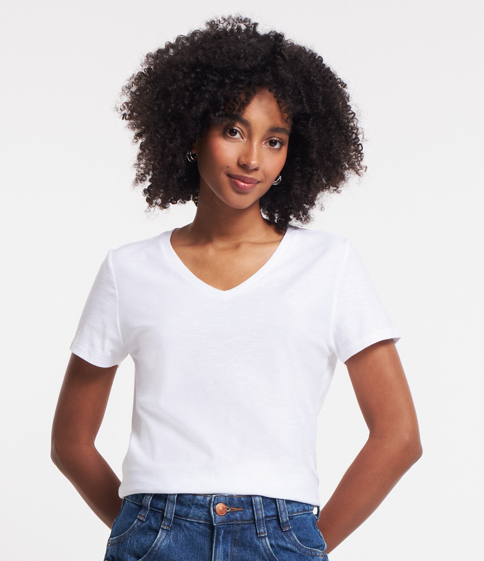 Blusa T-shirt em Algodão Flame com Gola V Branco 5